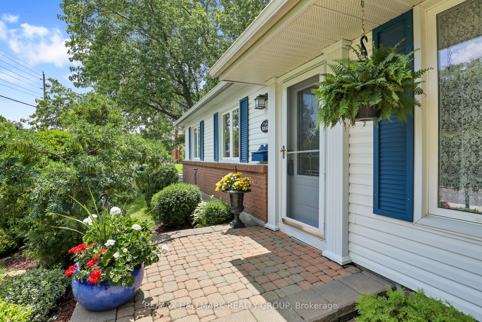 3242 Albion Road S Property Photo 4