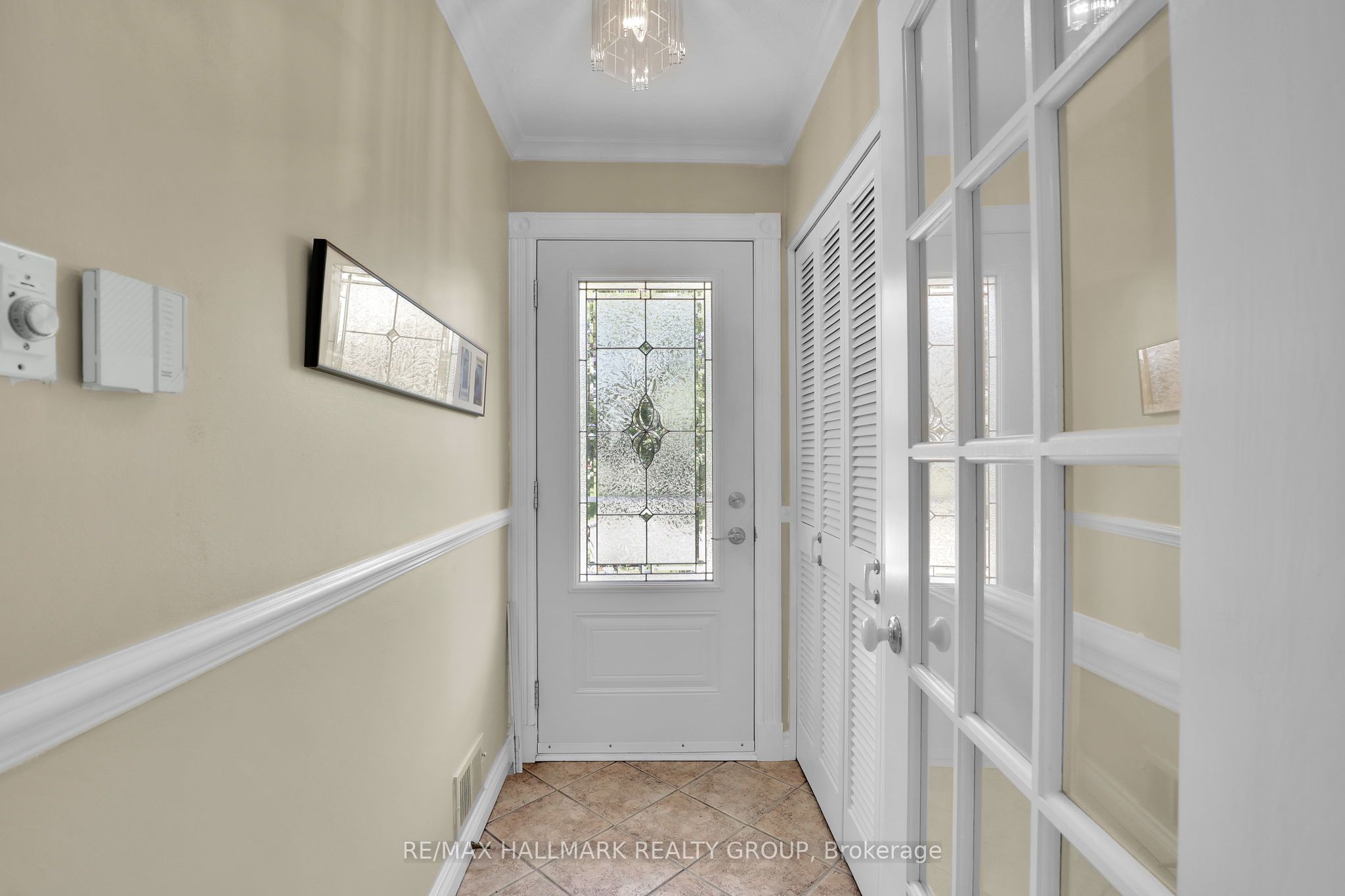 3242 Albion Road S Property Photo 9