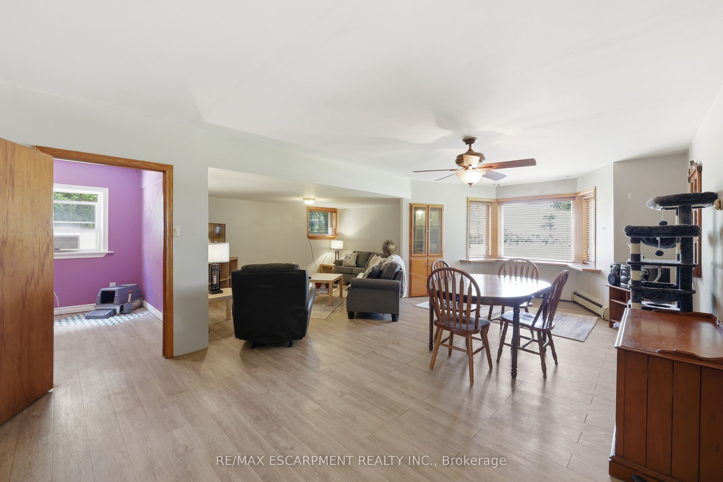 8404 Chippewa Road Property Photo 6