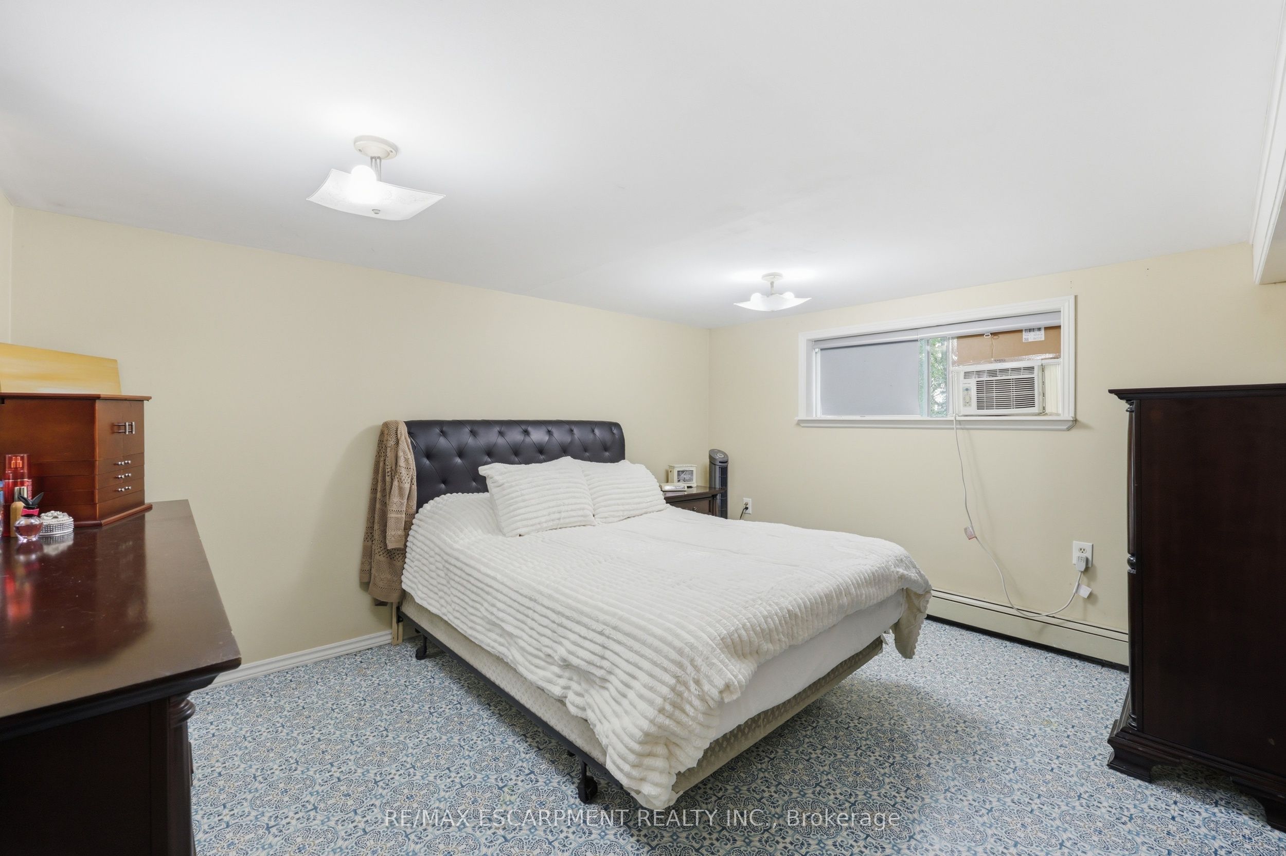 8404 Chippewa Road Property Photo 9
