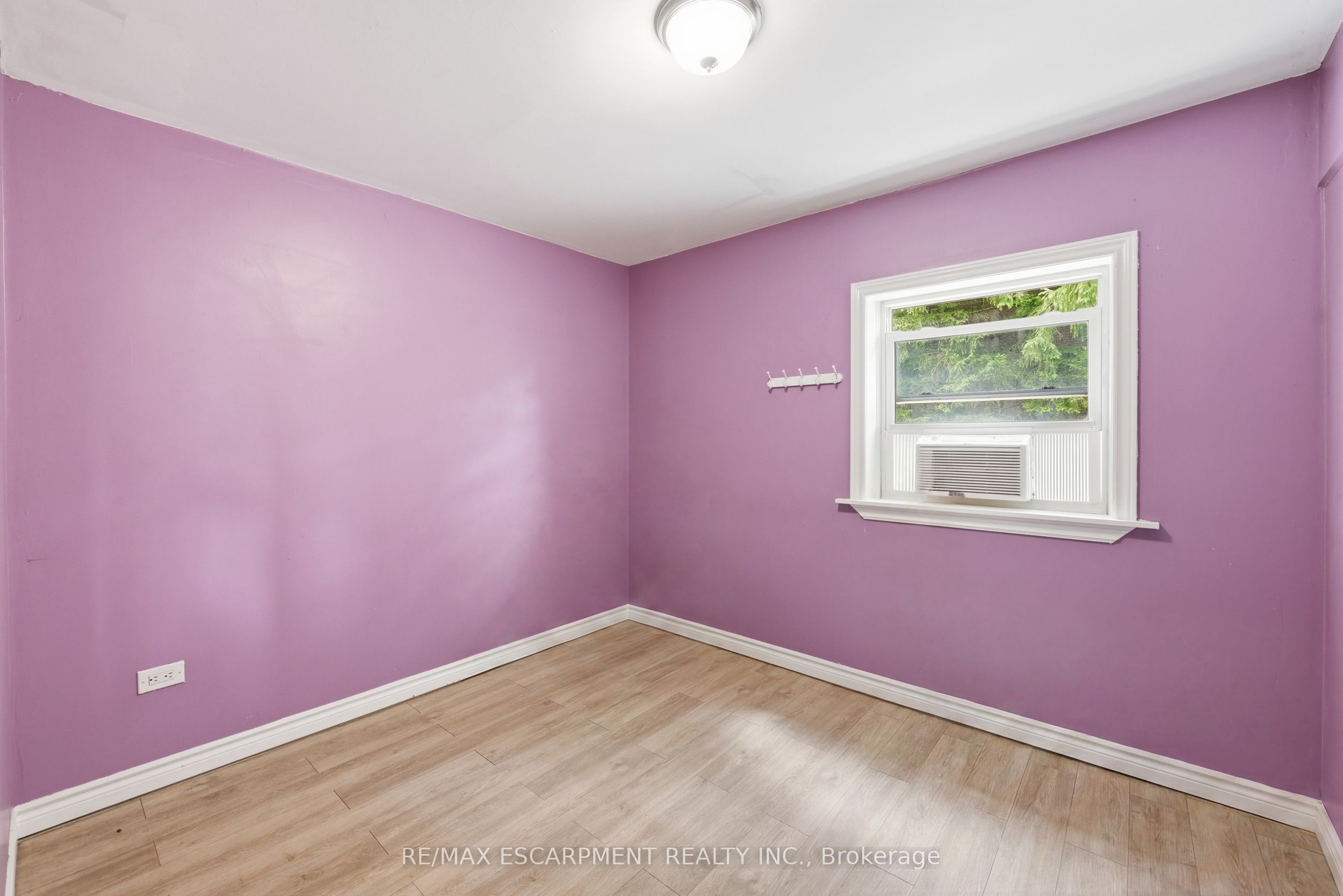 8404 Chippewa Road Property Photo 11