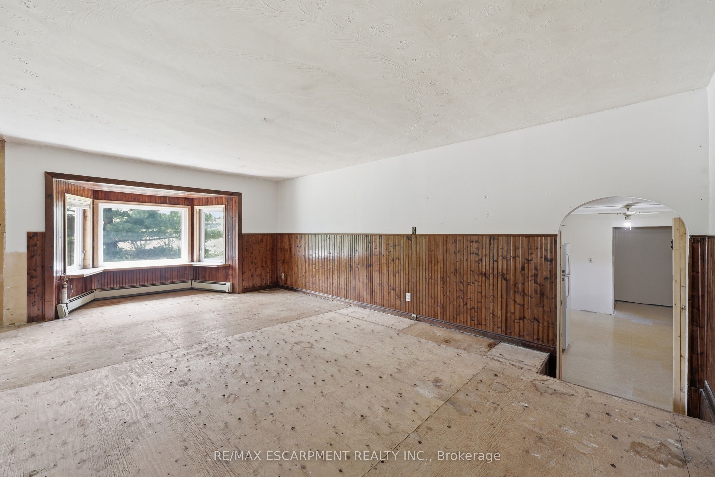 8404 Chippewa Road Property Photo 18
