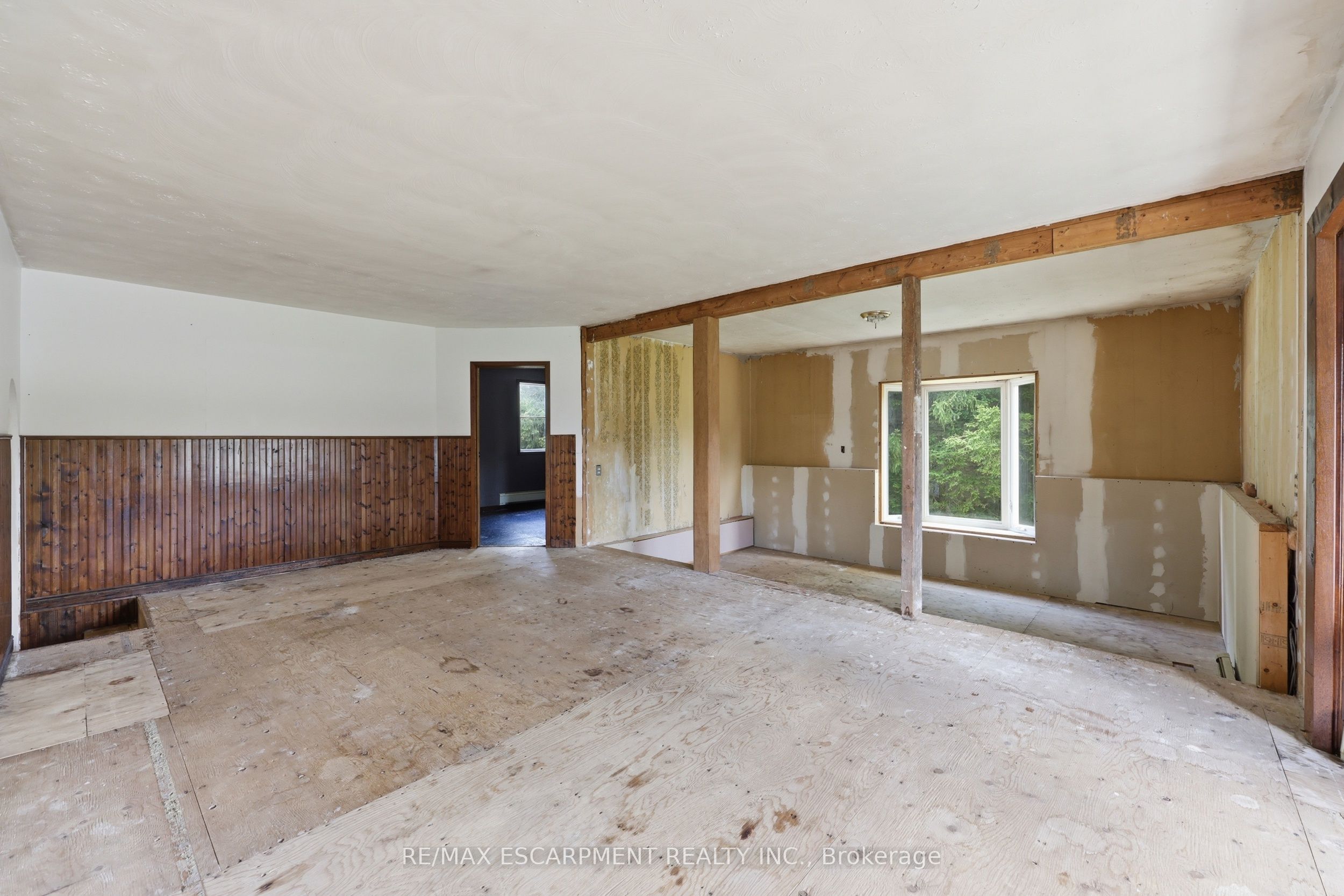 8404 Chippewa Road Property Photo 19
