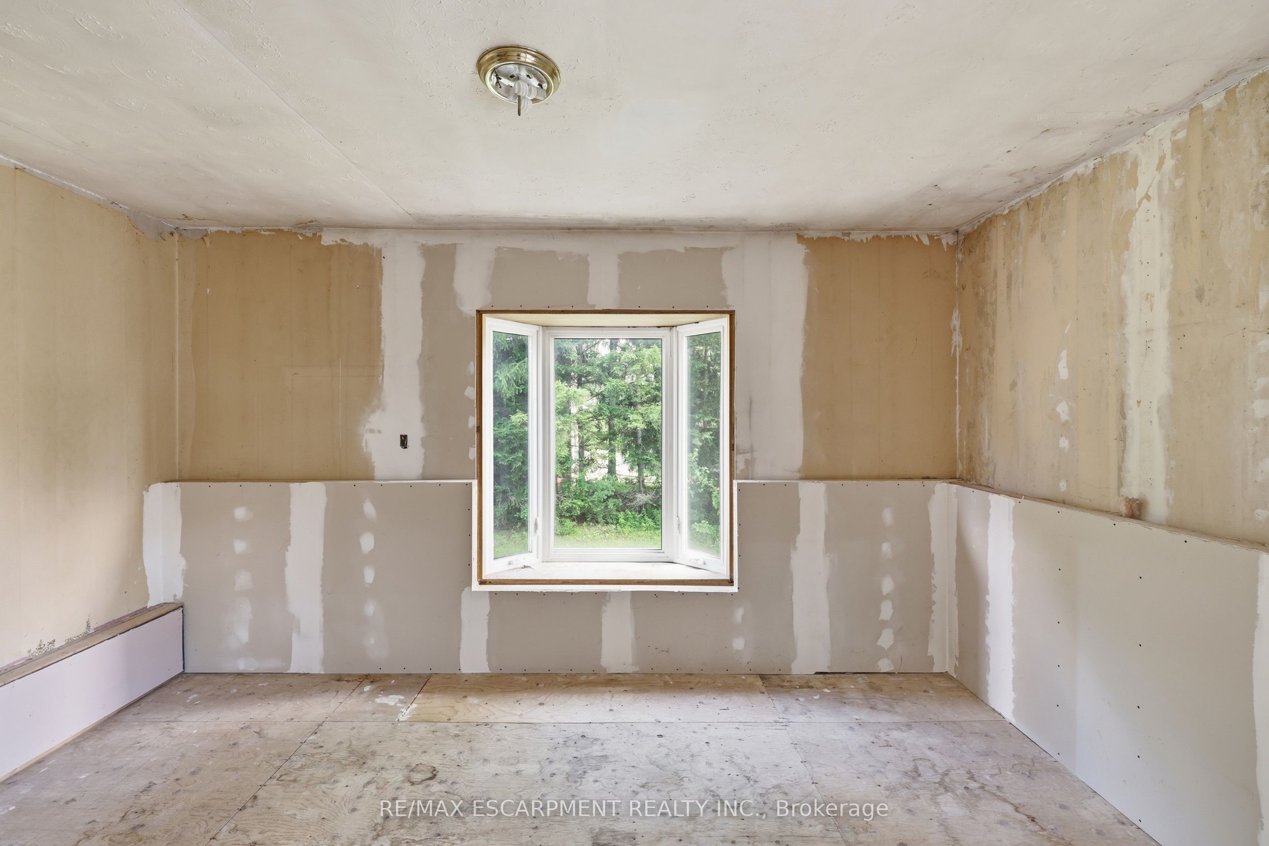 8404 Chippewa Road Property Photo 20