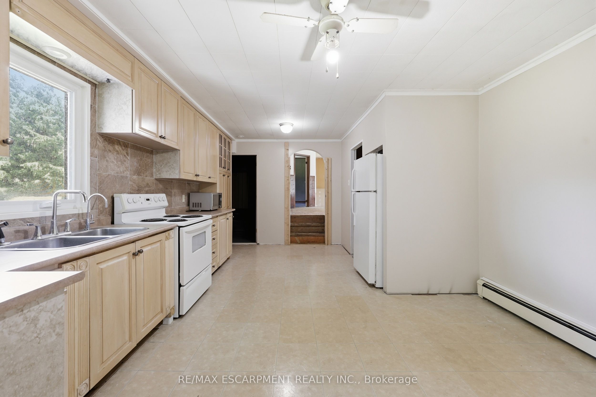 8404 Chippewa Road Property Photo 24