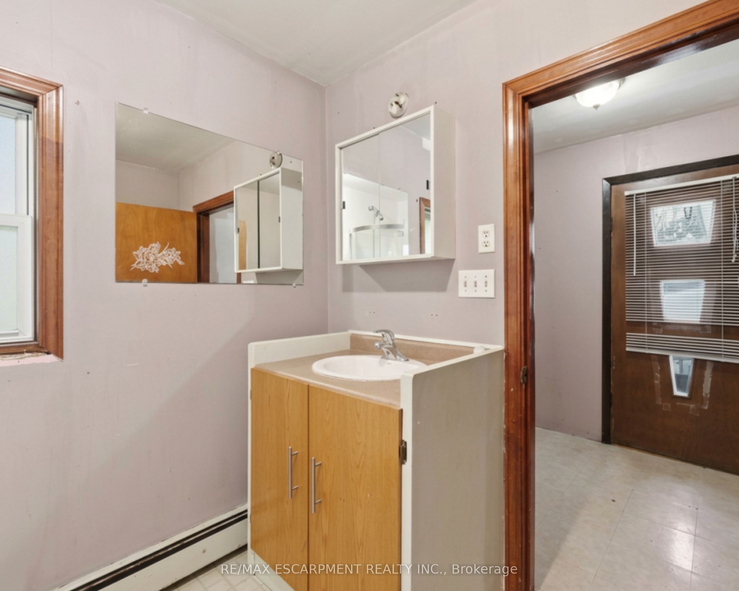 8404 Chippewa Road Property Photo 30