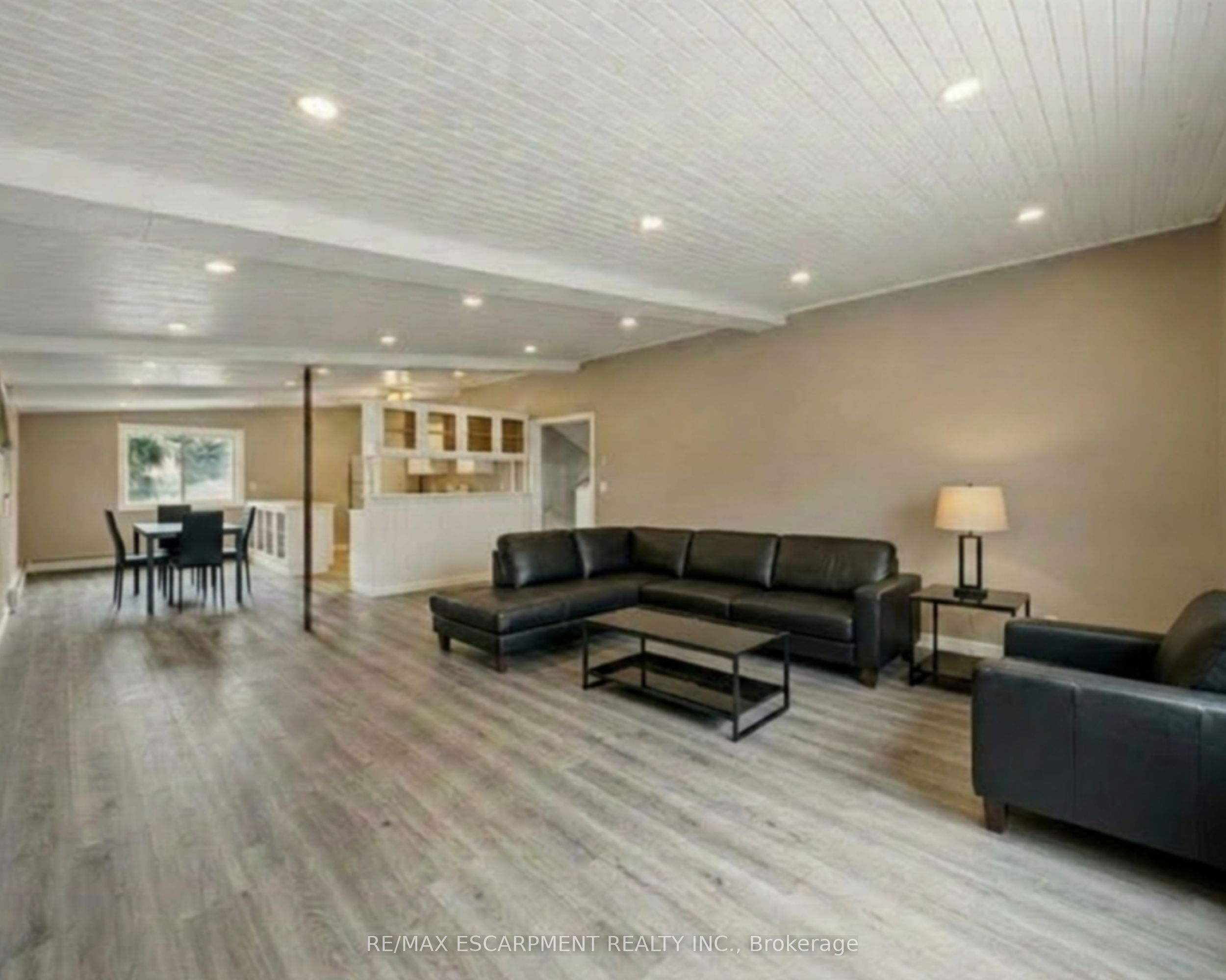 8404 Chippewa Road Property Photo 42