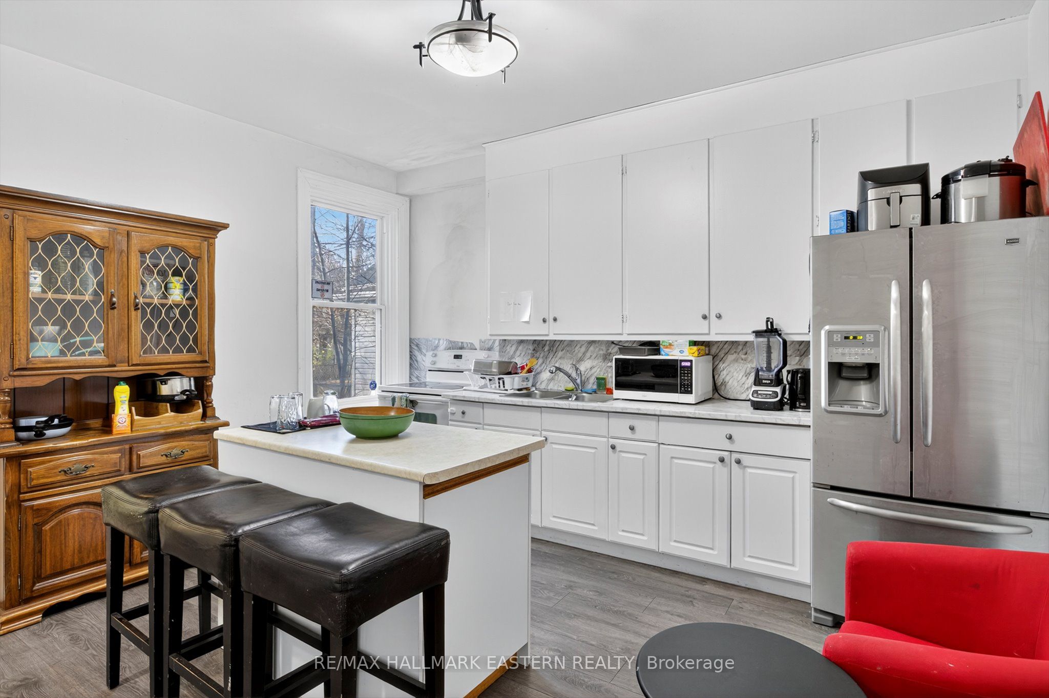 271 Thomas Street Property Photo 3