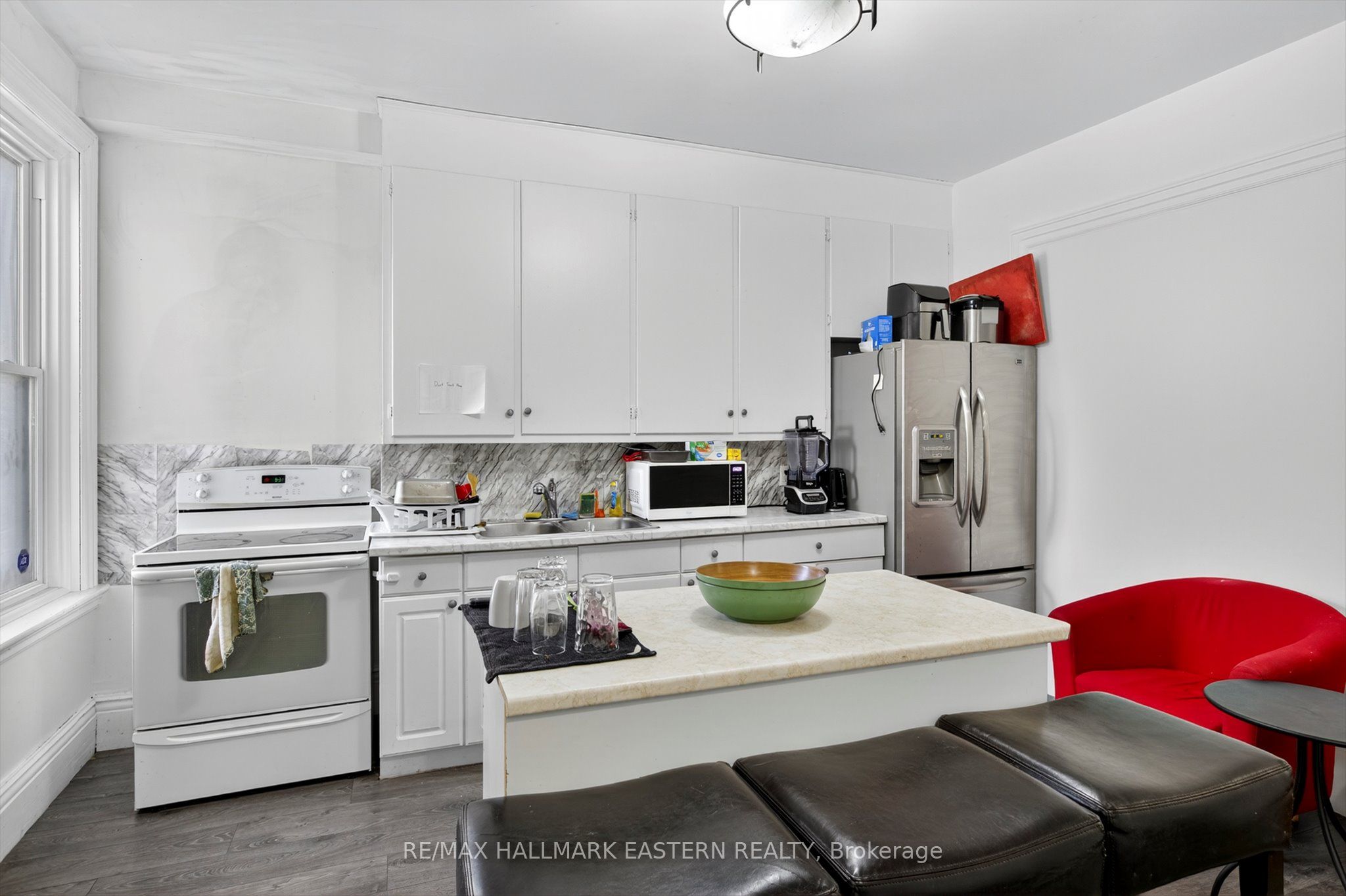 271 Thomas Street Property Photo 4