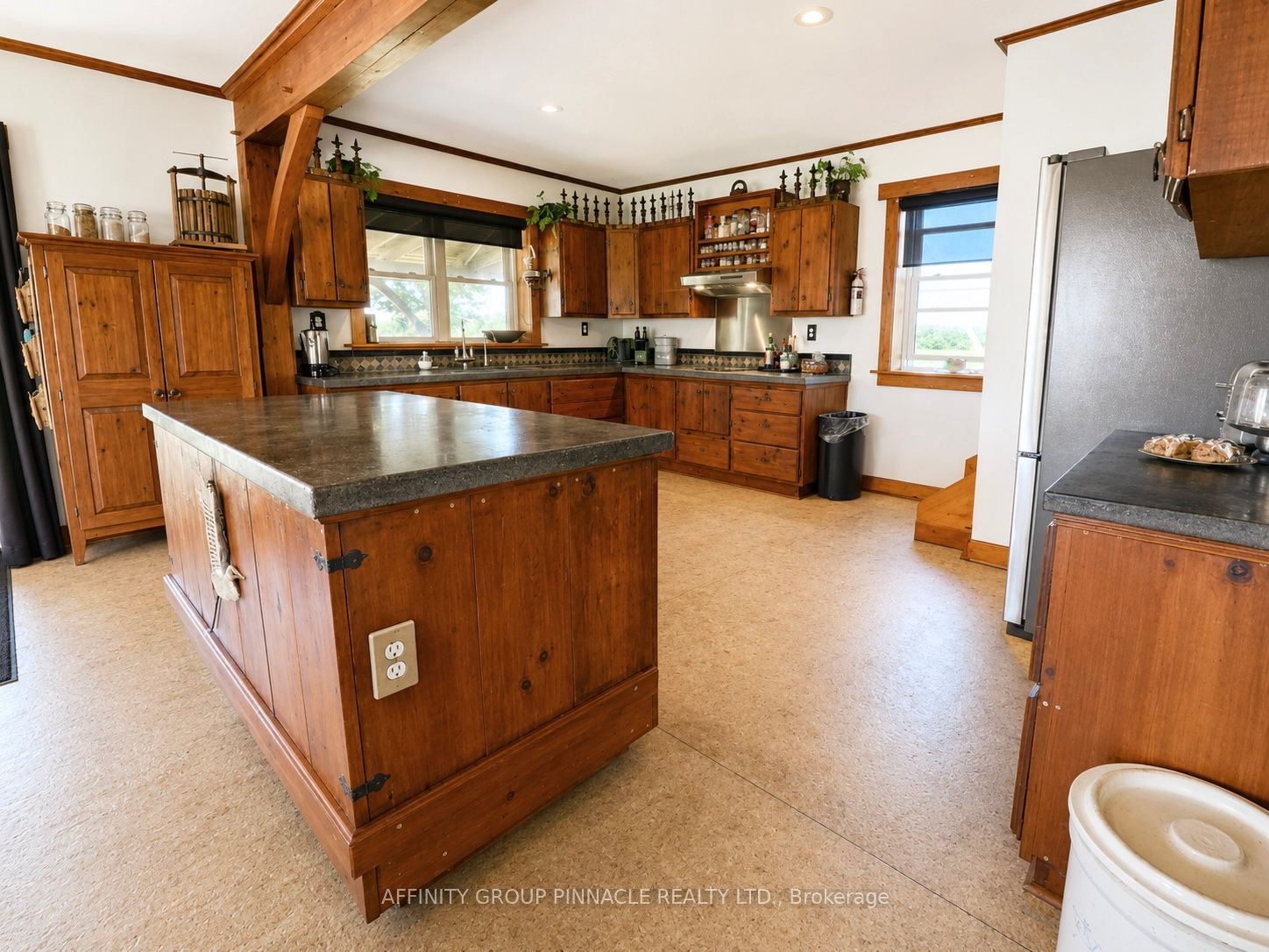 1693 Heights Road Property Photo 12