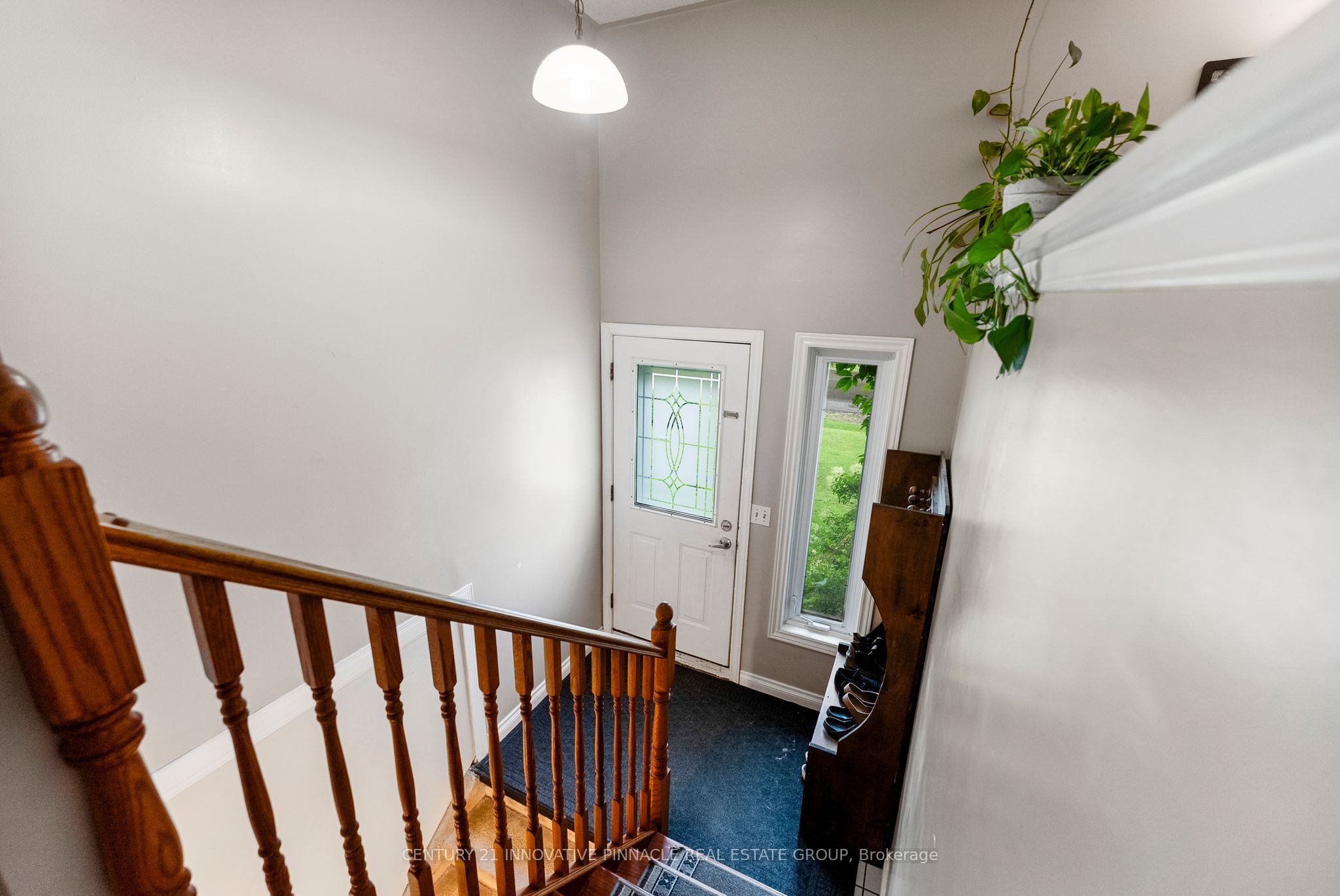 594 Herbert Street E Property Photo 6