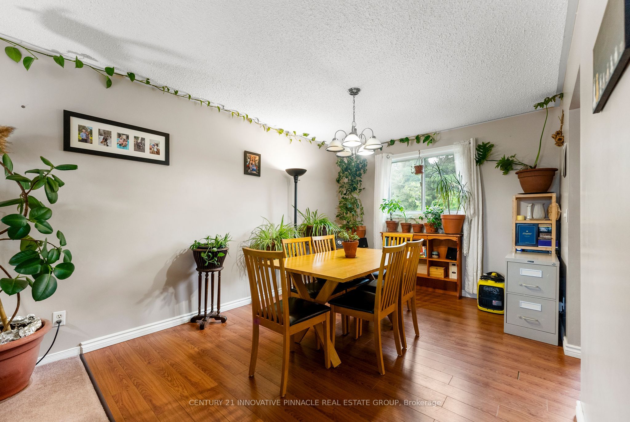 594 Herbert Street E Property Photo 7