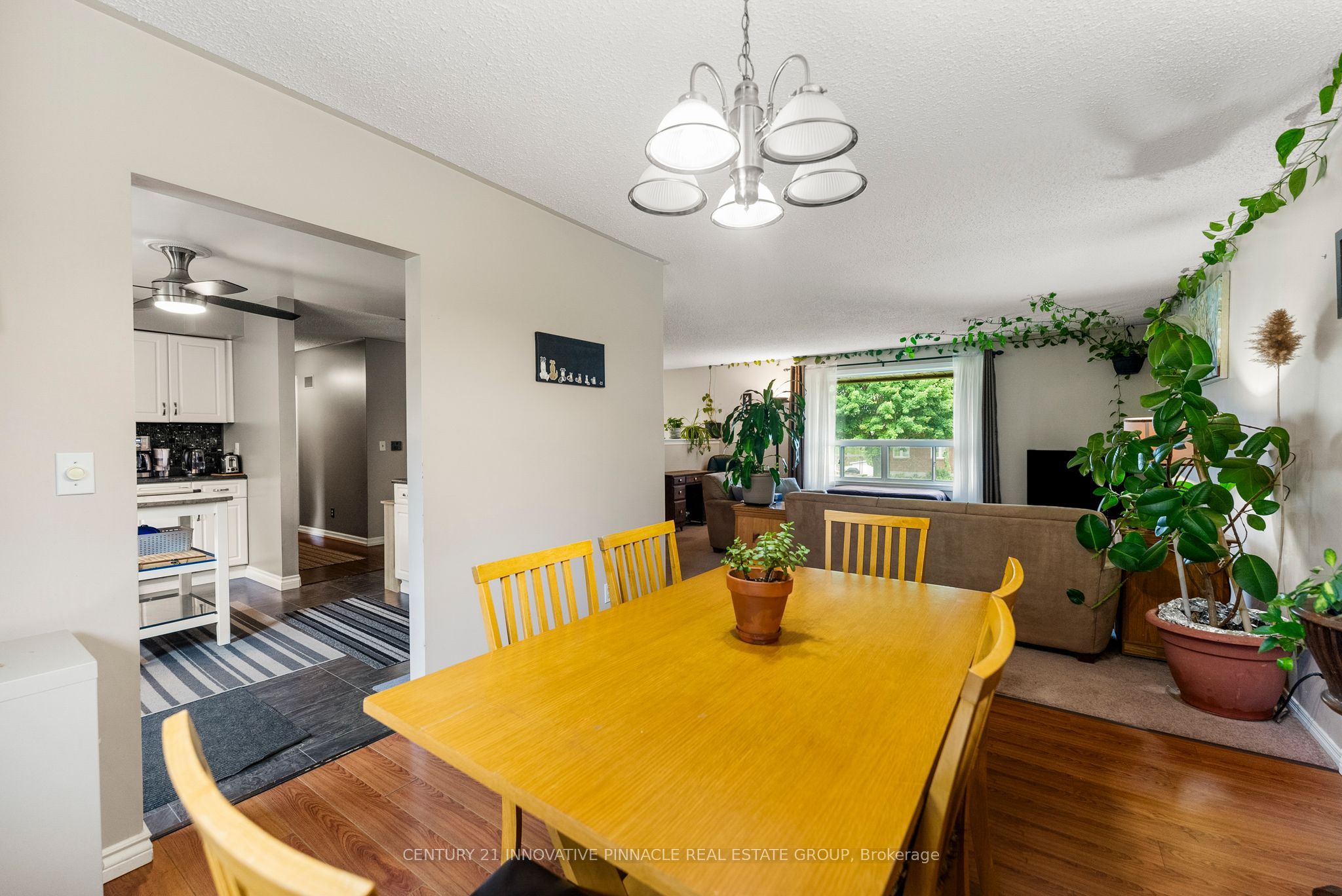 594 Herbert Street E Property Photo 9