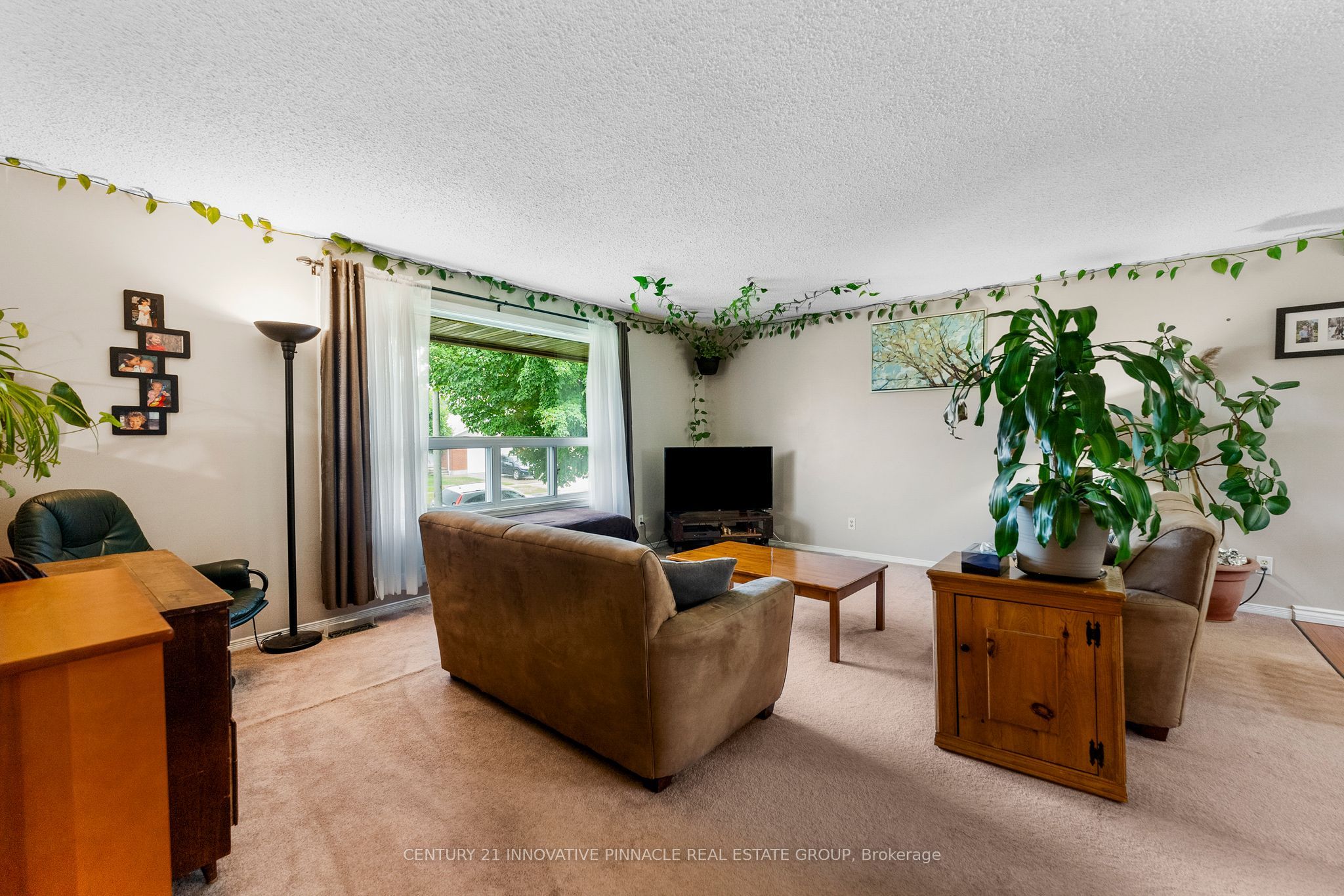 594 Herbert Street E Property Photo 11
