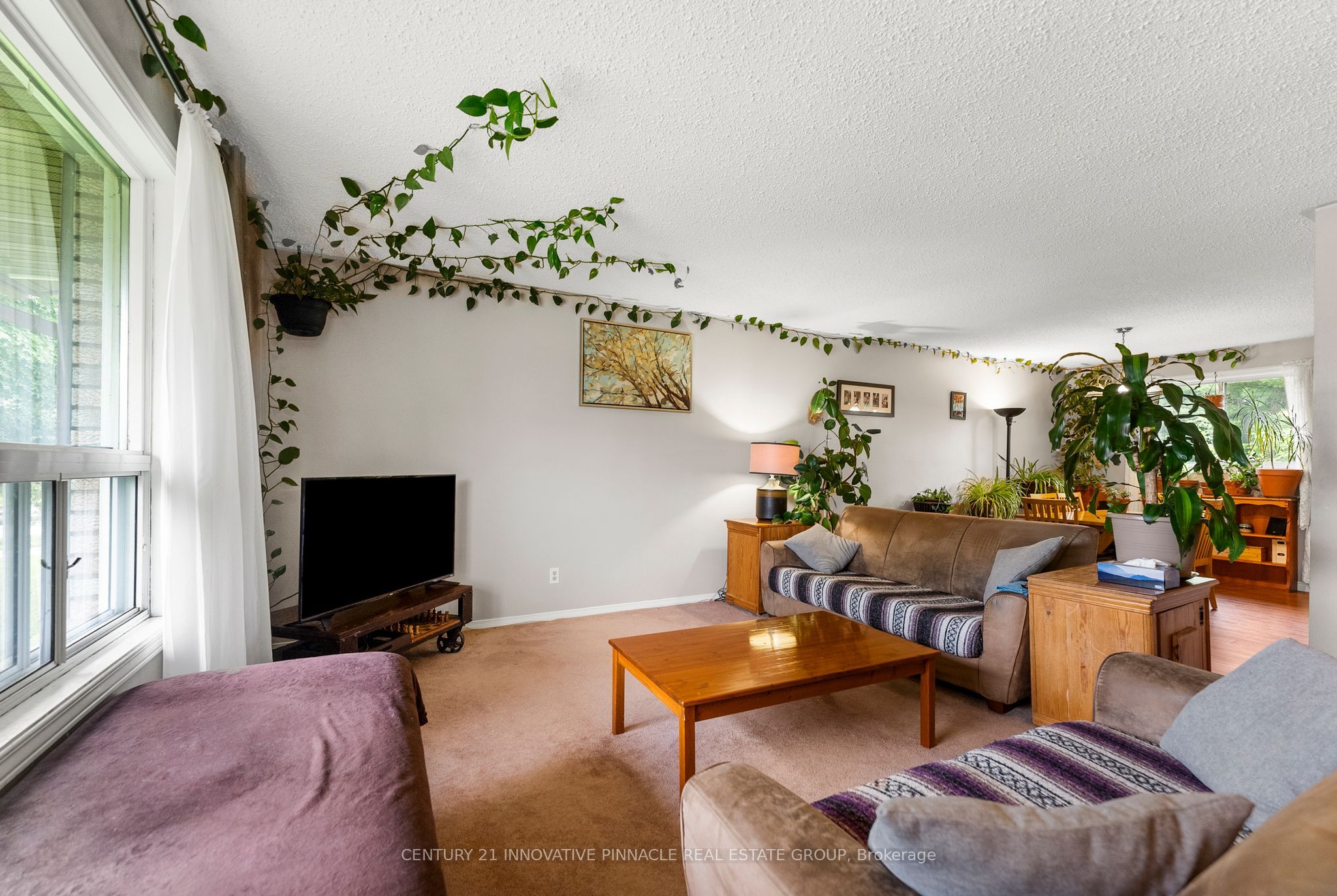 594 Herbert Street E Property Photo 12