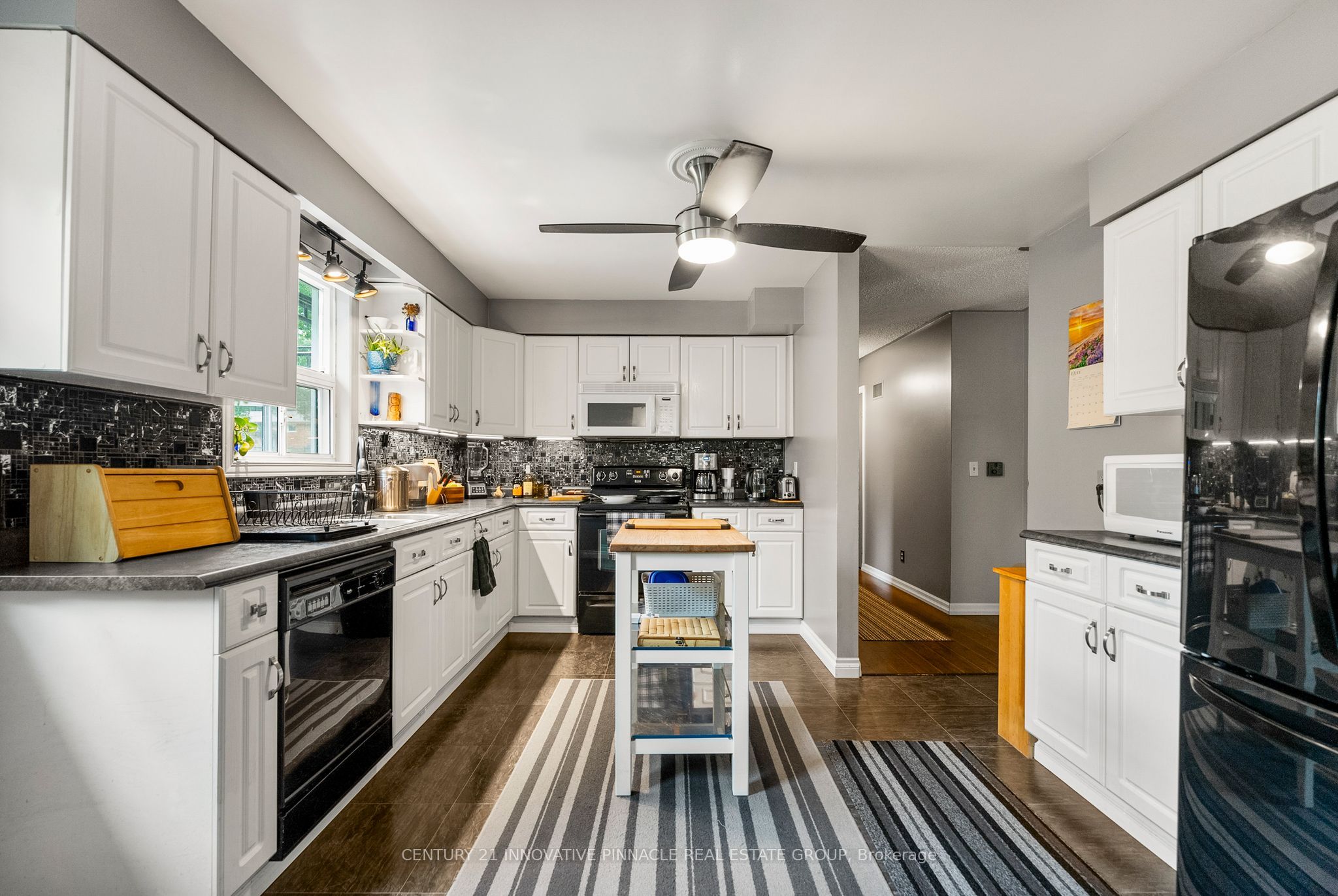 594 Herbert Street E Property Photo 14