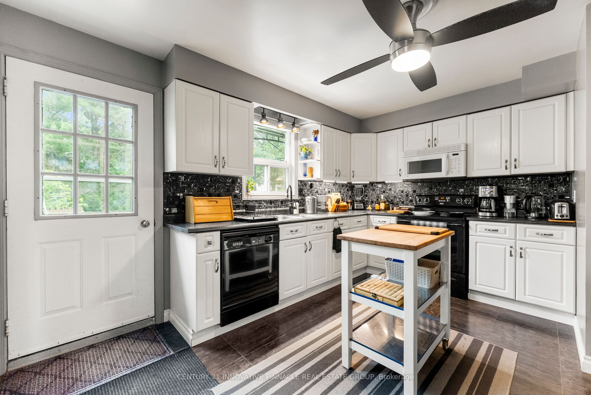 594 Herbert Street E Property Photo 16