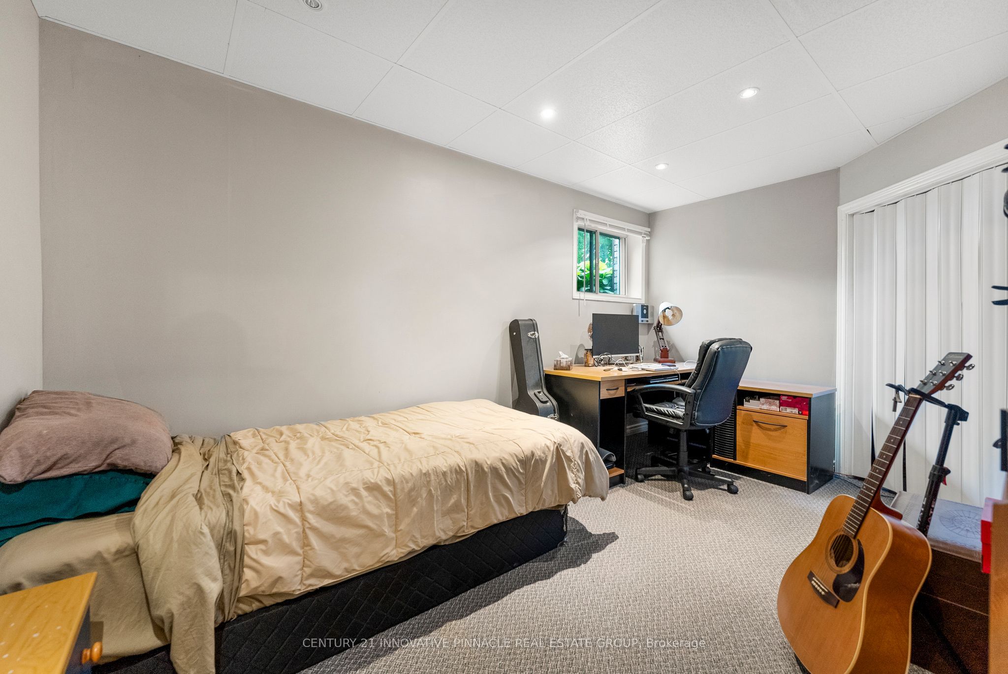 594 Herbert Street E Property Photo 17