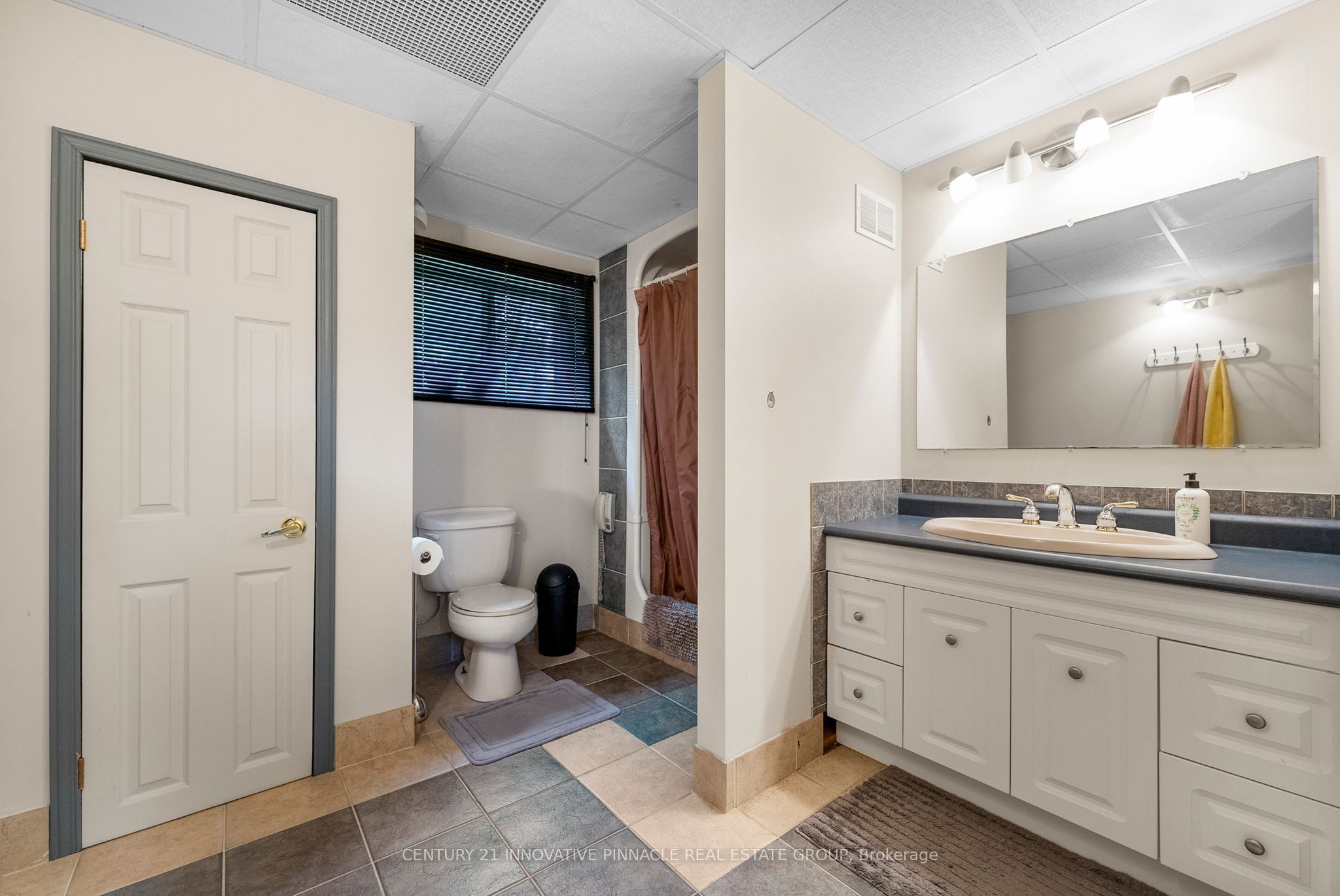 594 Herbert Street E Property Photo 22