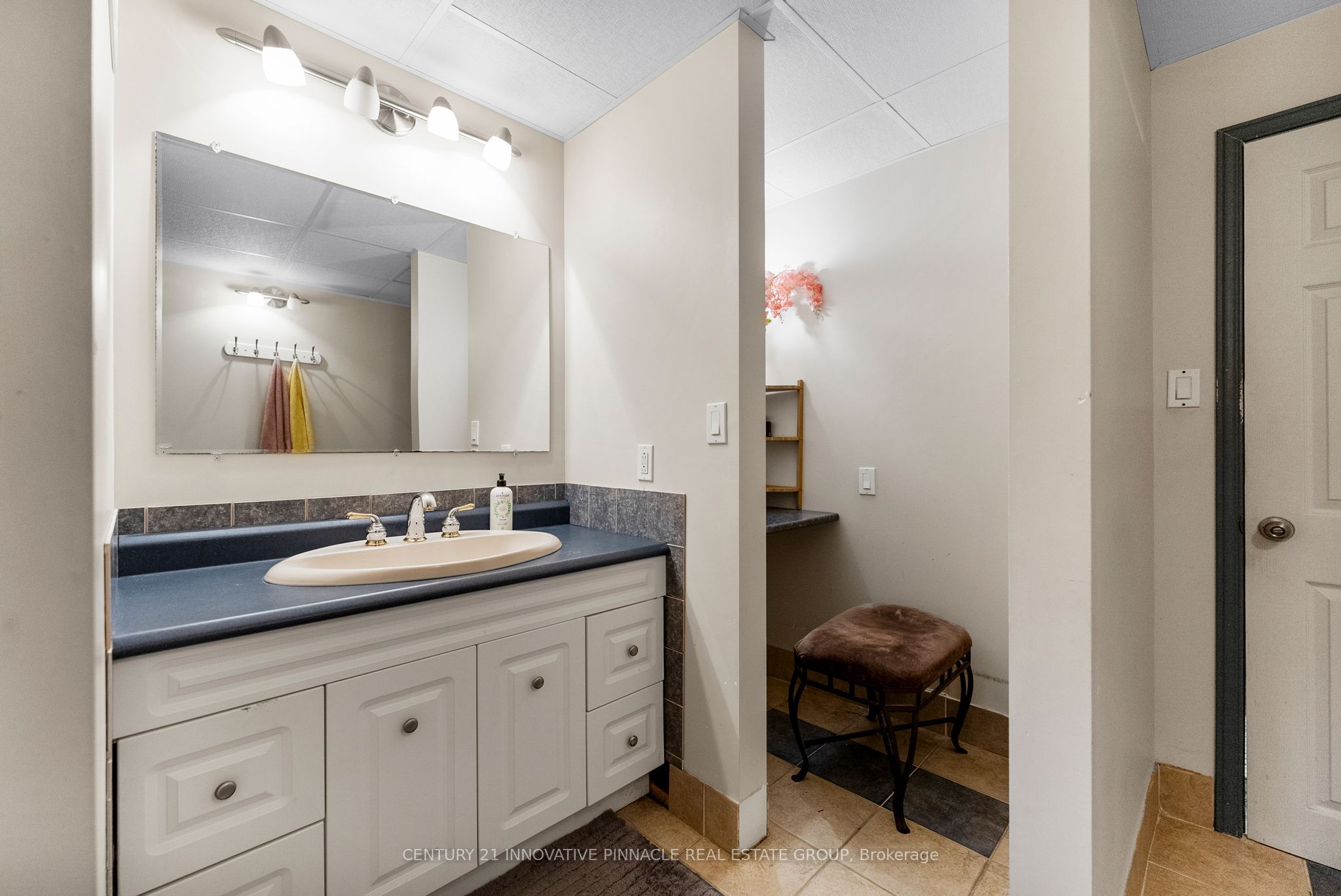 594 Herbert Street E Property Photo 23