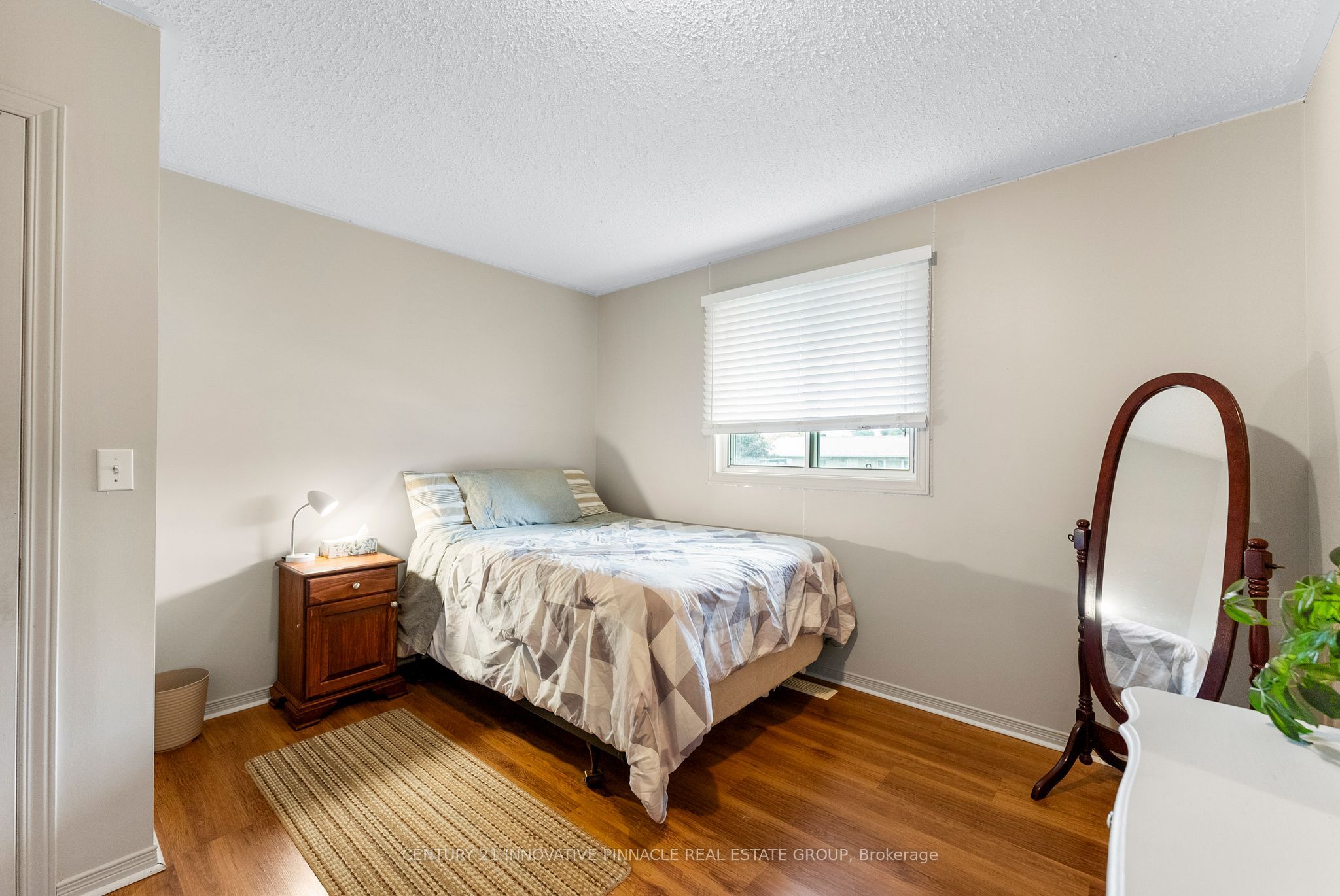 594 Herbert Street E Property Photo 27