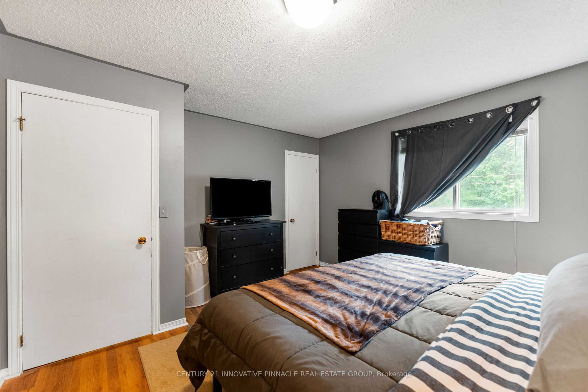 594 Herbert Street E Property Photo 30