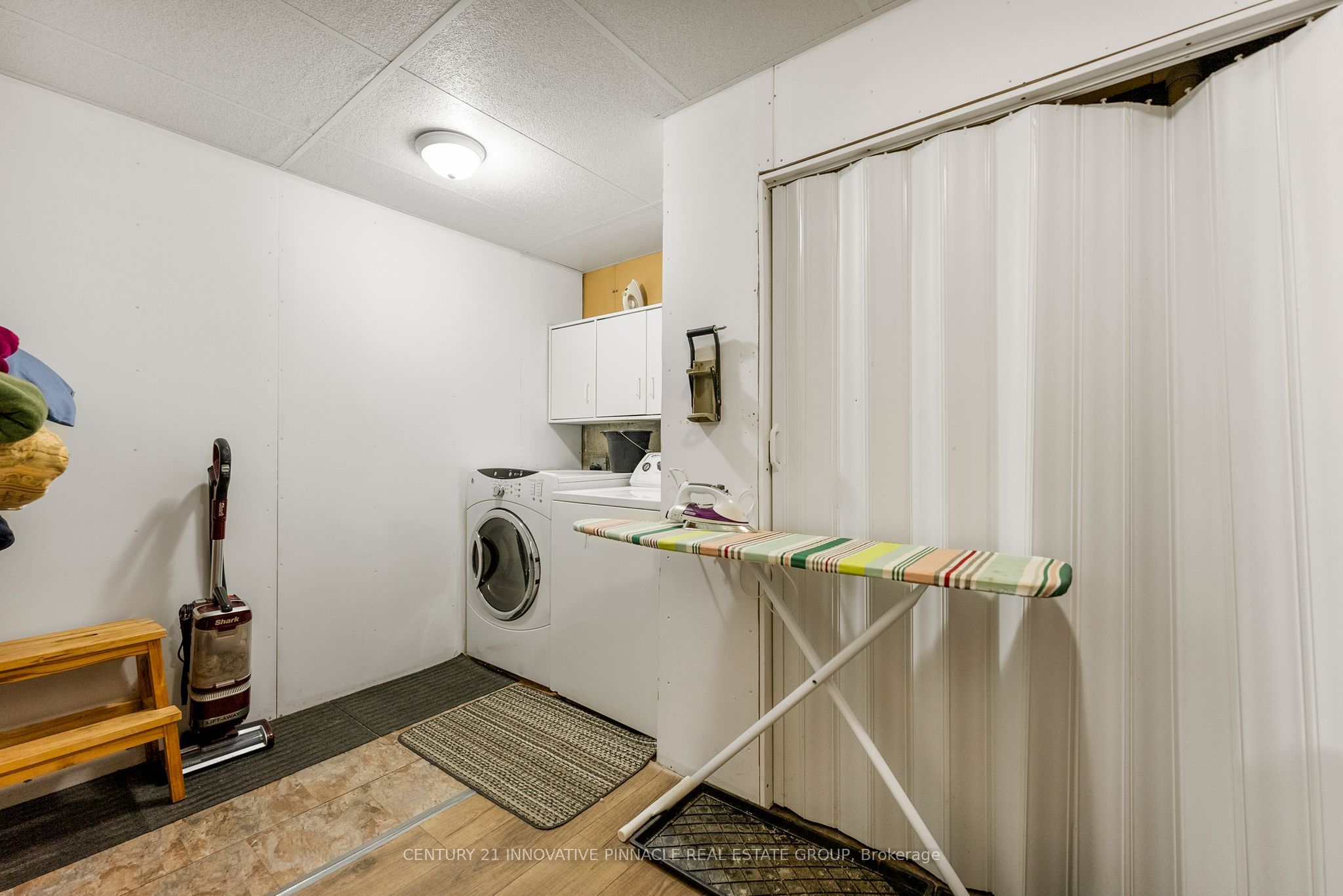 594 Herbert Street E Property Photo 32