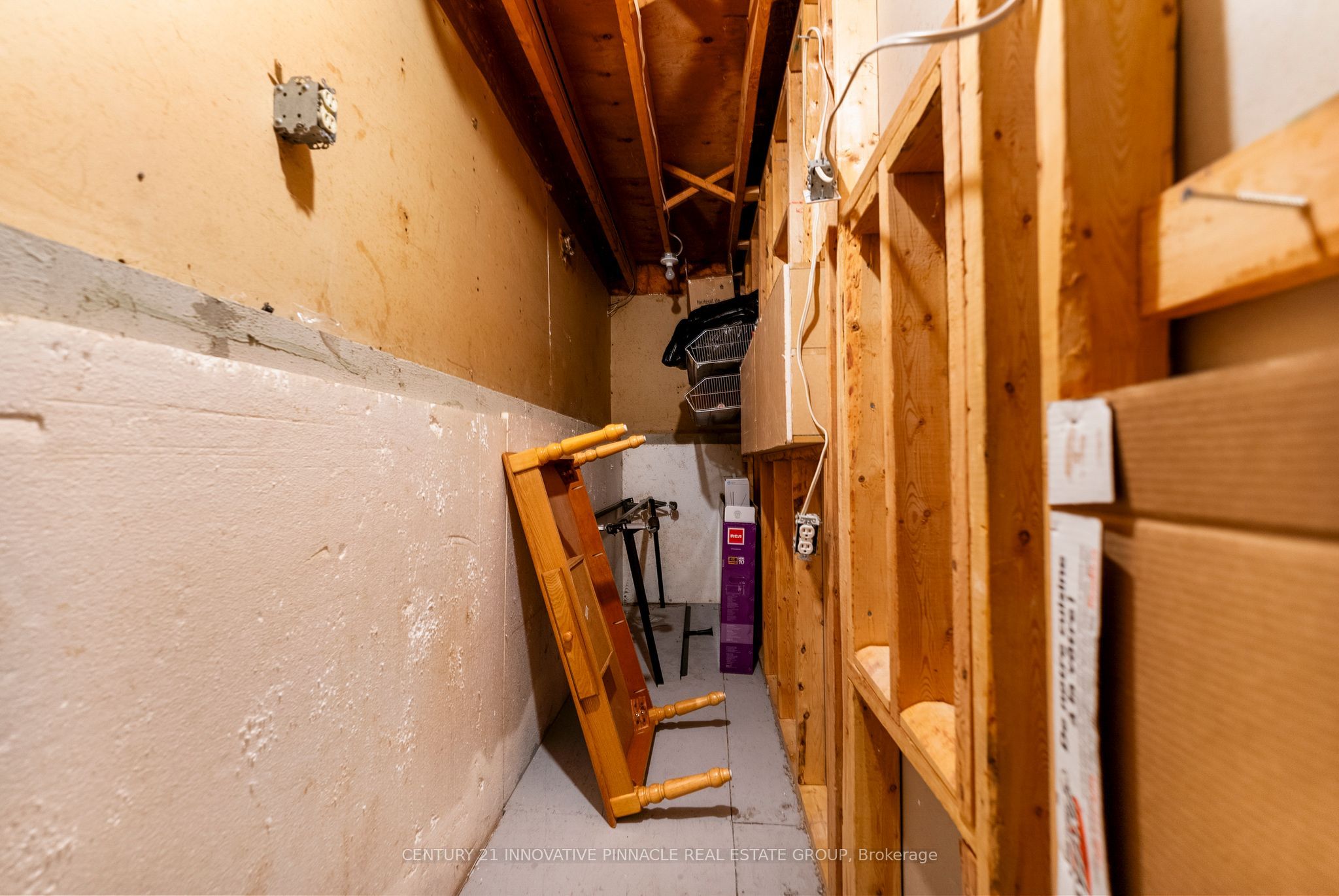 594 Herbert Street E Property Photo 35