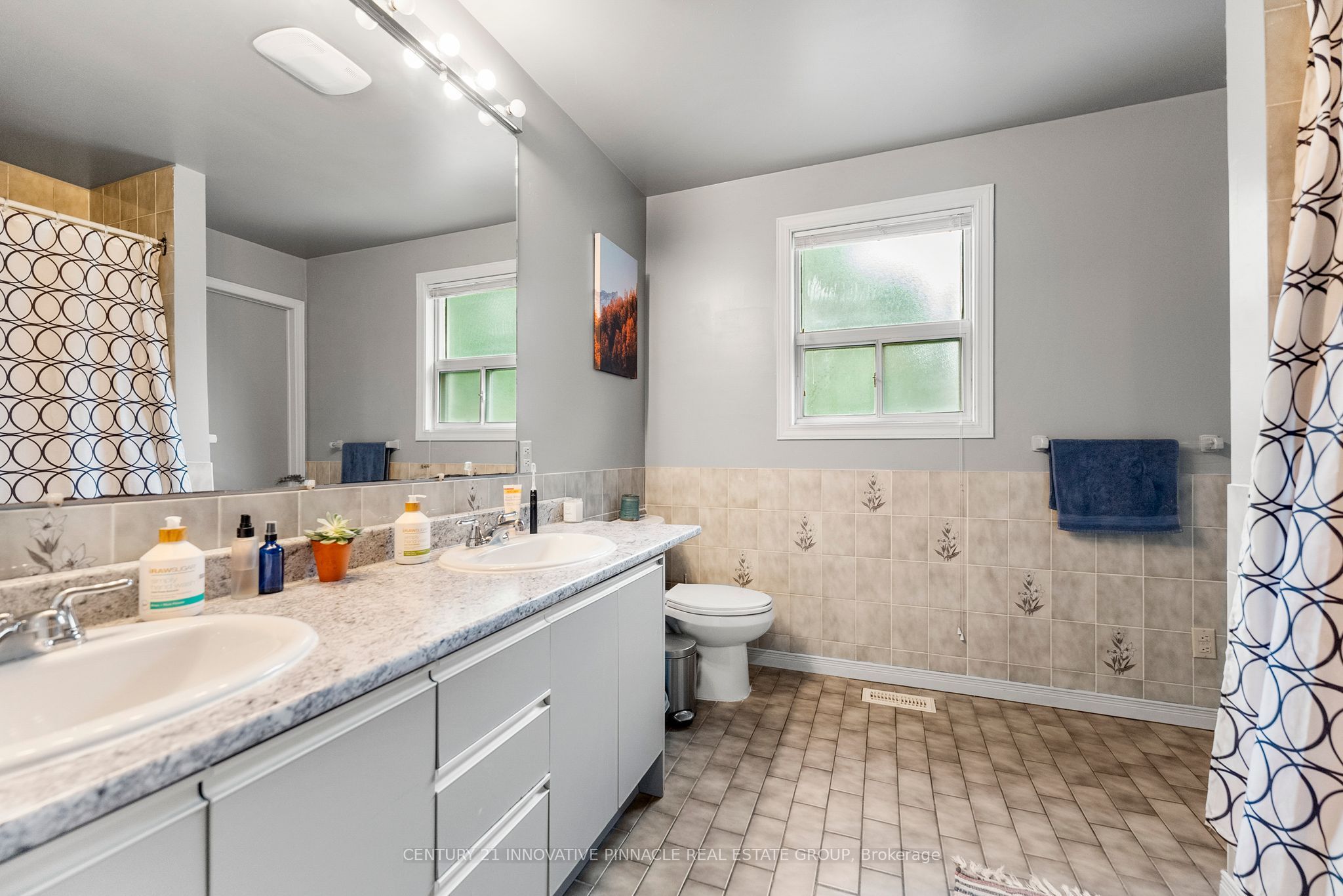 594 Herbert Street E Property Photo 36