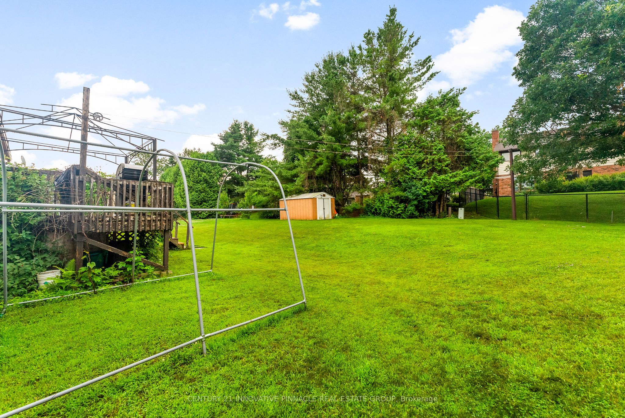 594 Herbert Street E Property Photo 41