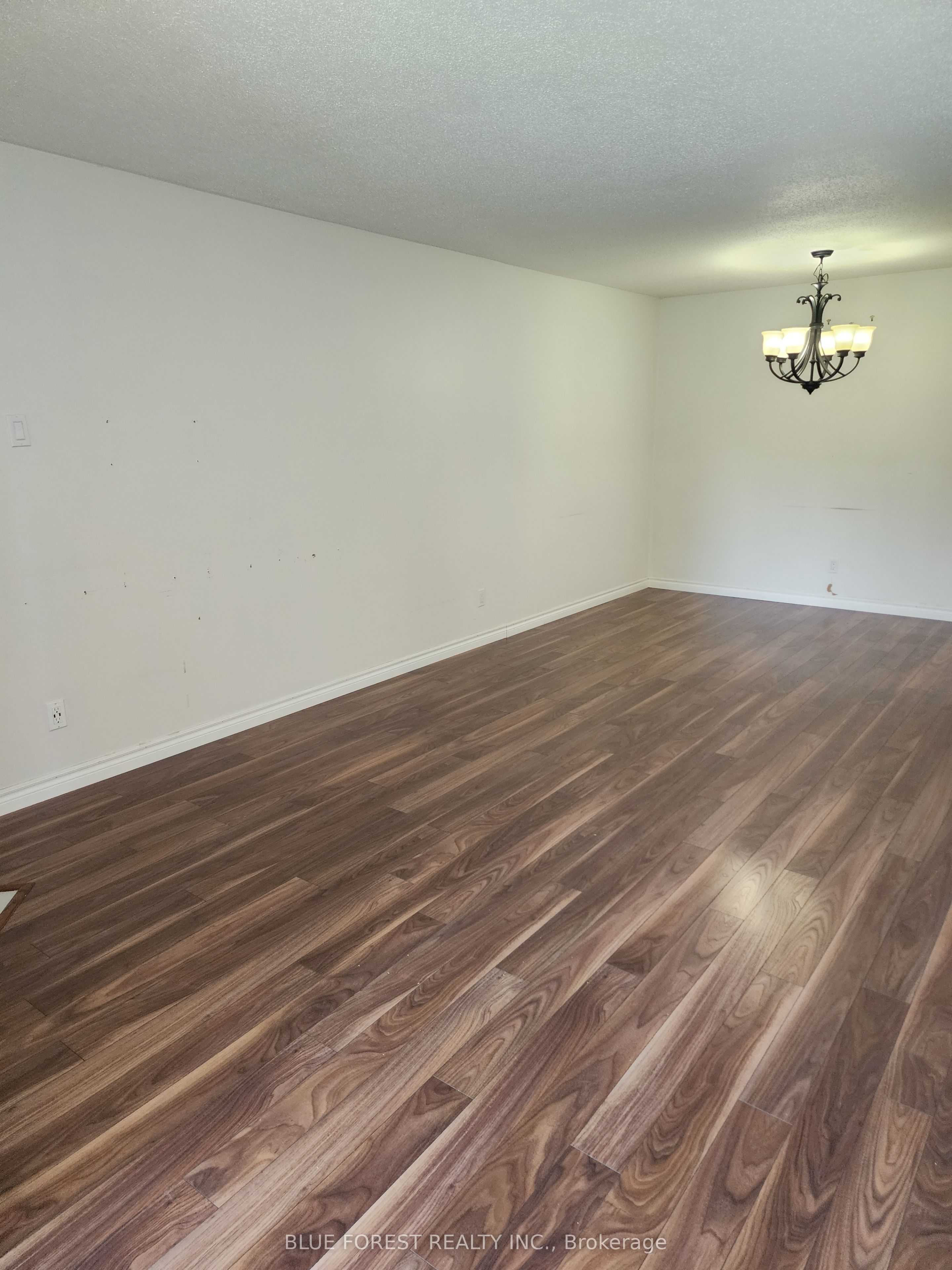 727 Deveron Crescent 210 Property Photo 2