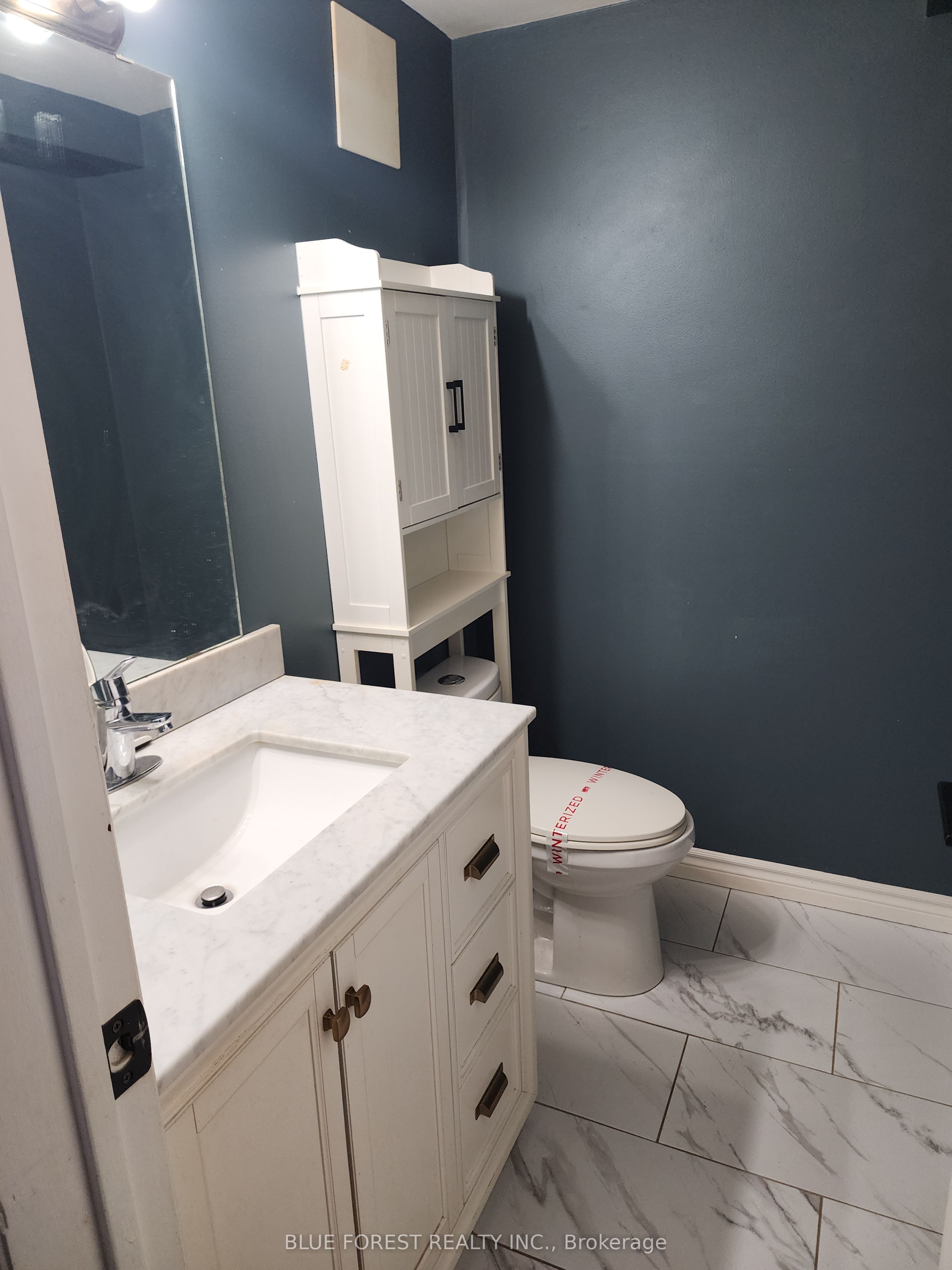 727 Deveron Crescent 210 Property Photo 11