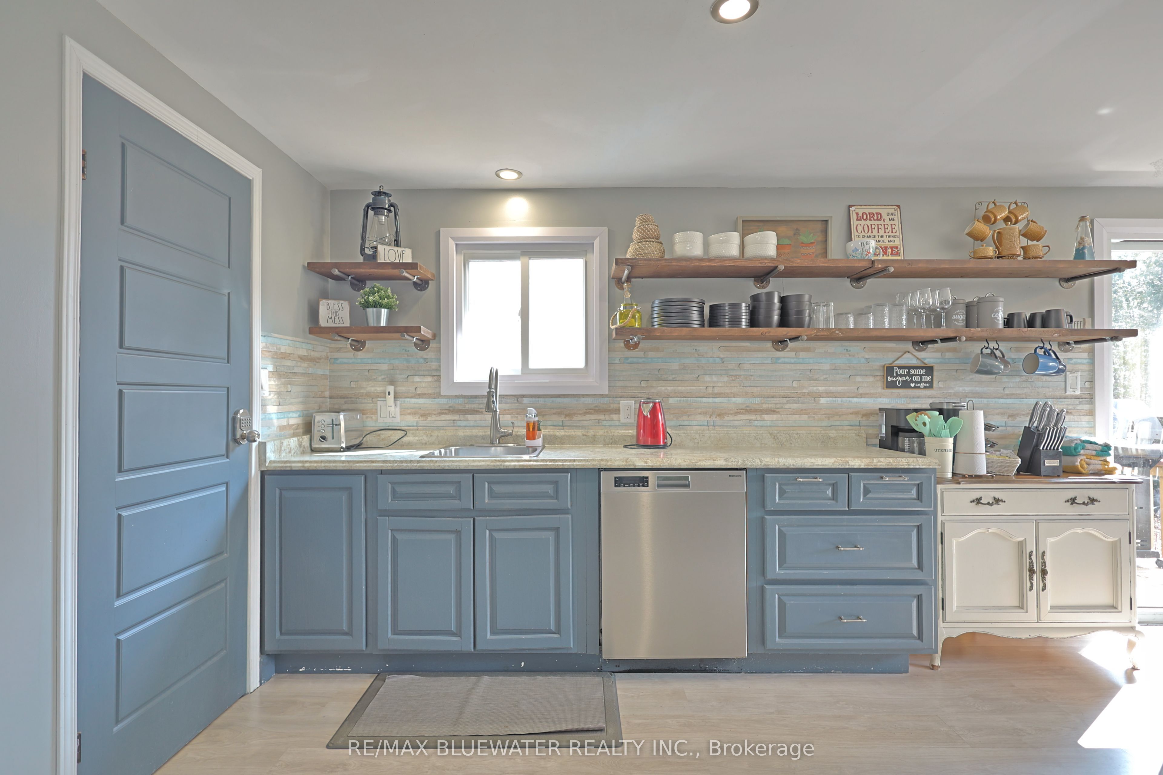 9897 Eric Street Property Photo 22