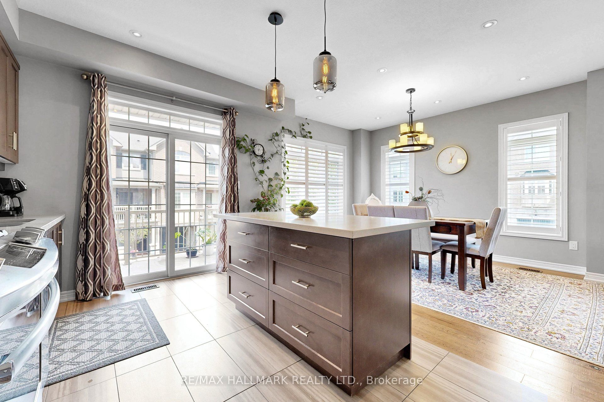 215 Dundas Street E 14 Property Photo 10