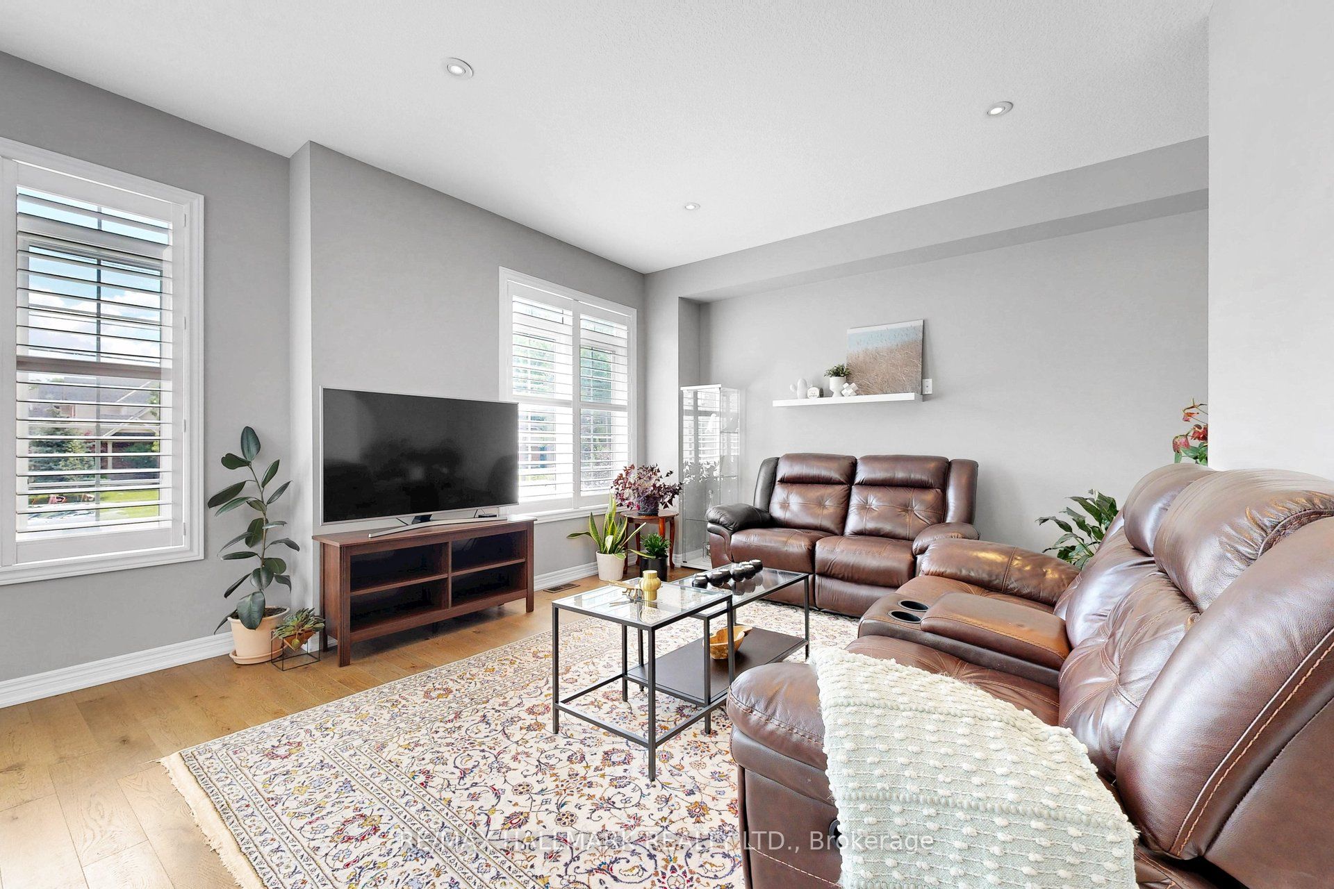 215 Dundas Street E 14 Property Photo 14
