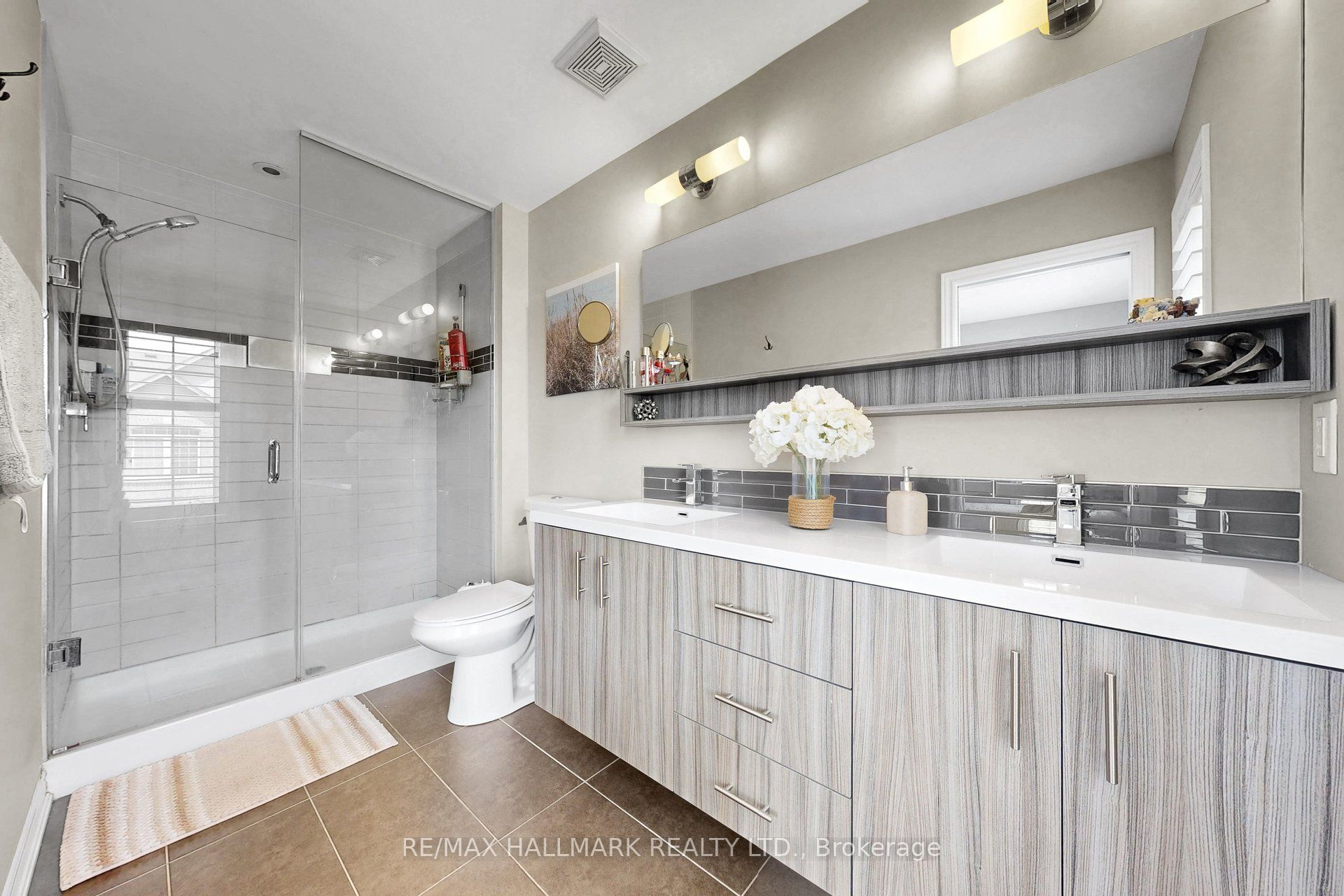 215 Dundas Street E 14 Property Photo 23