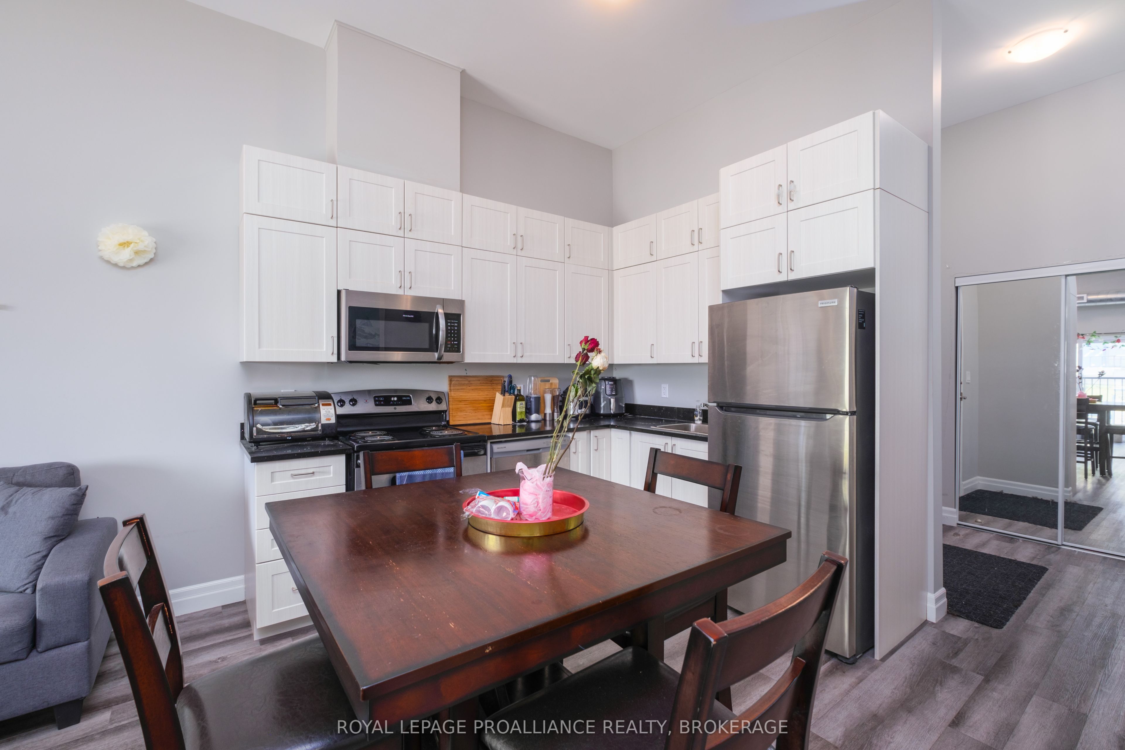 501 Frontenac Street 502 Property Photo 6