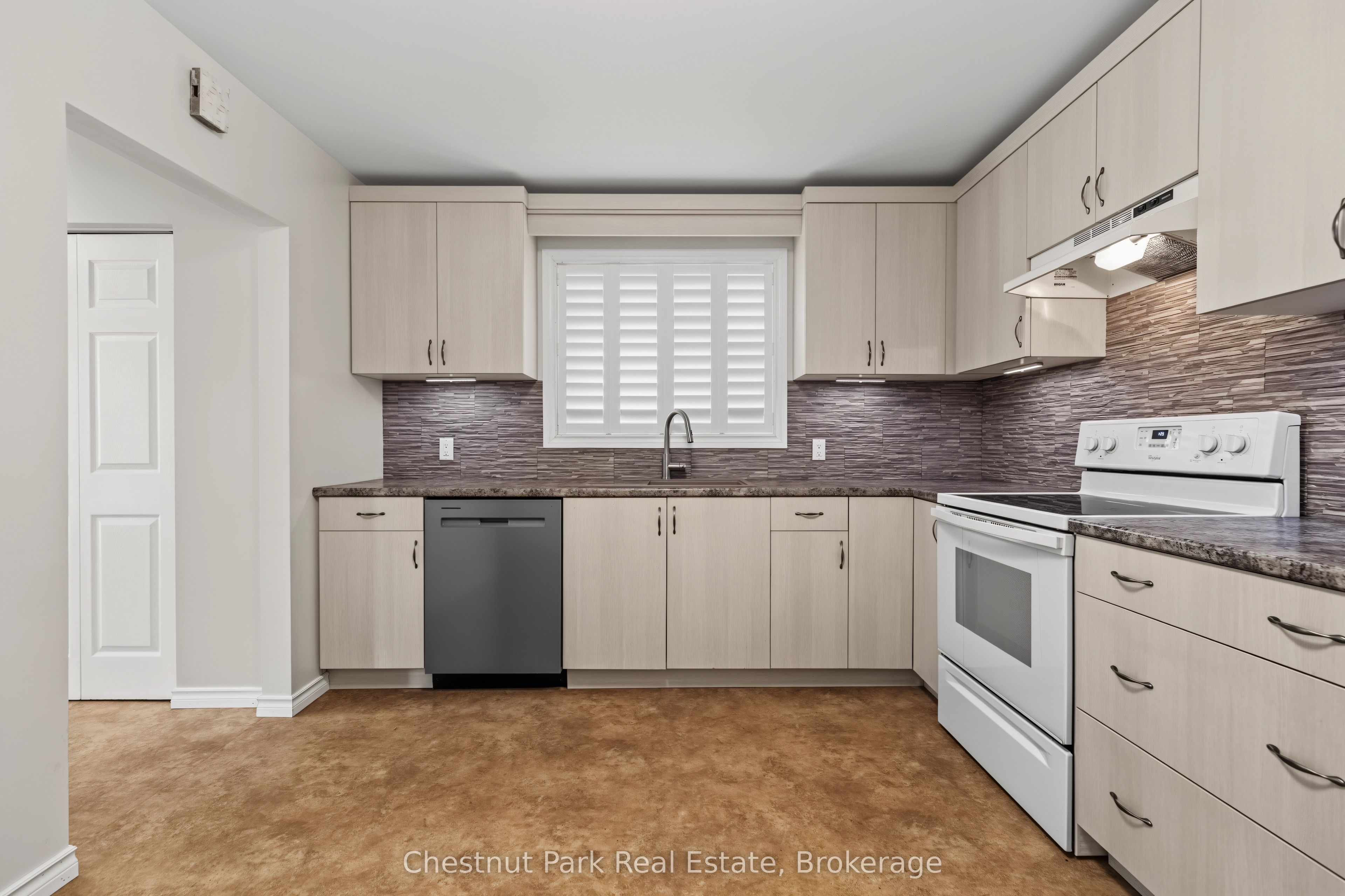 280 8th Avenue E Property Photo 14