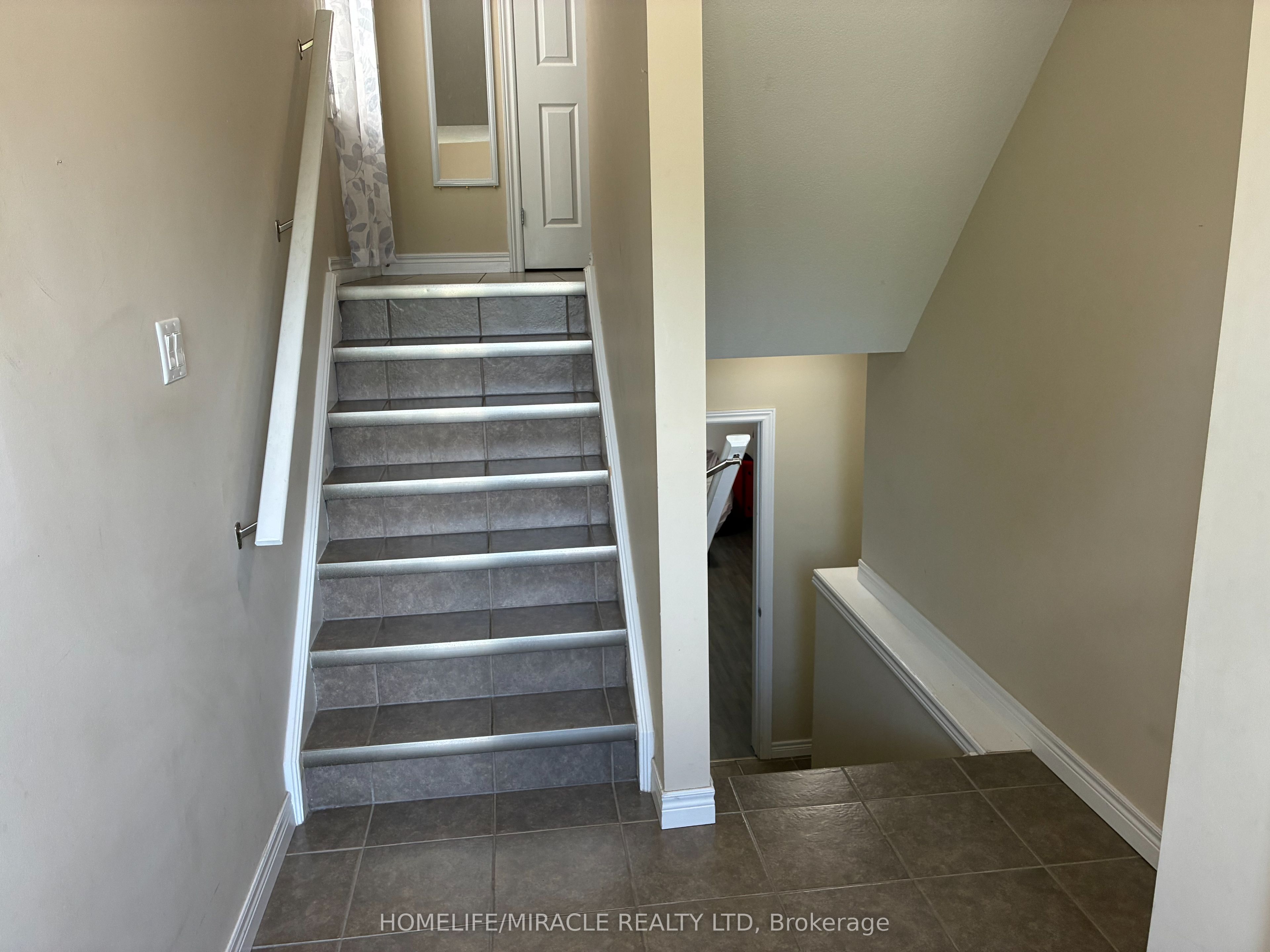 45 Oakes Crescent Property Photo 3