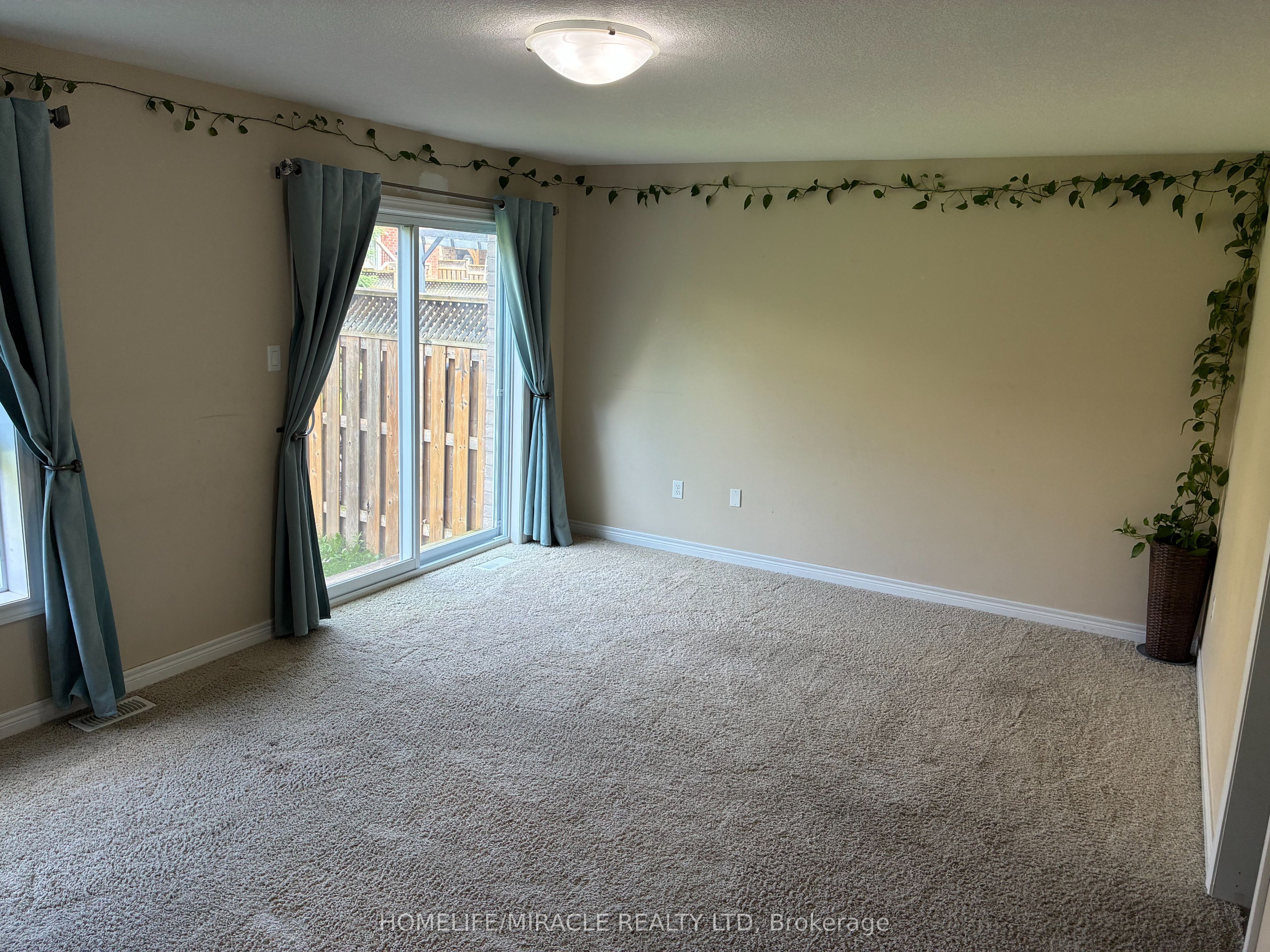 45 Oakes Crescent Property Photo 4