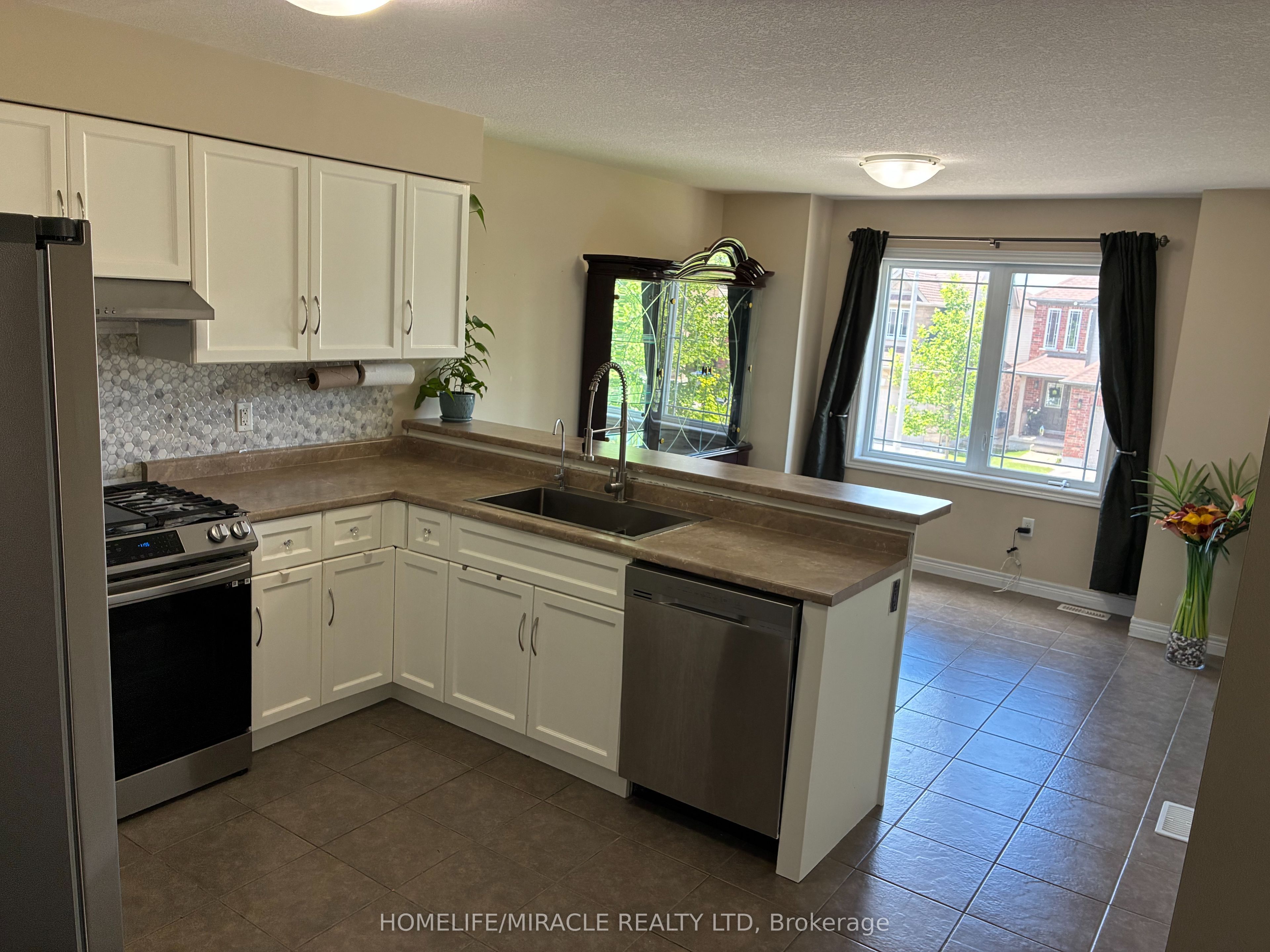 45 Oakes Crescent Property Photo 6