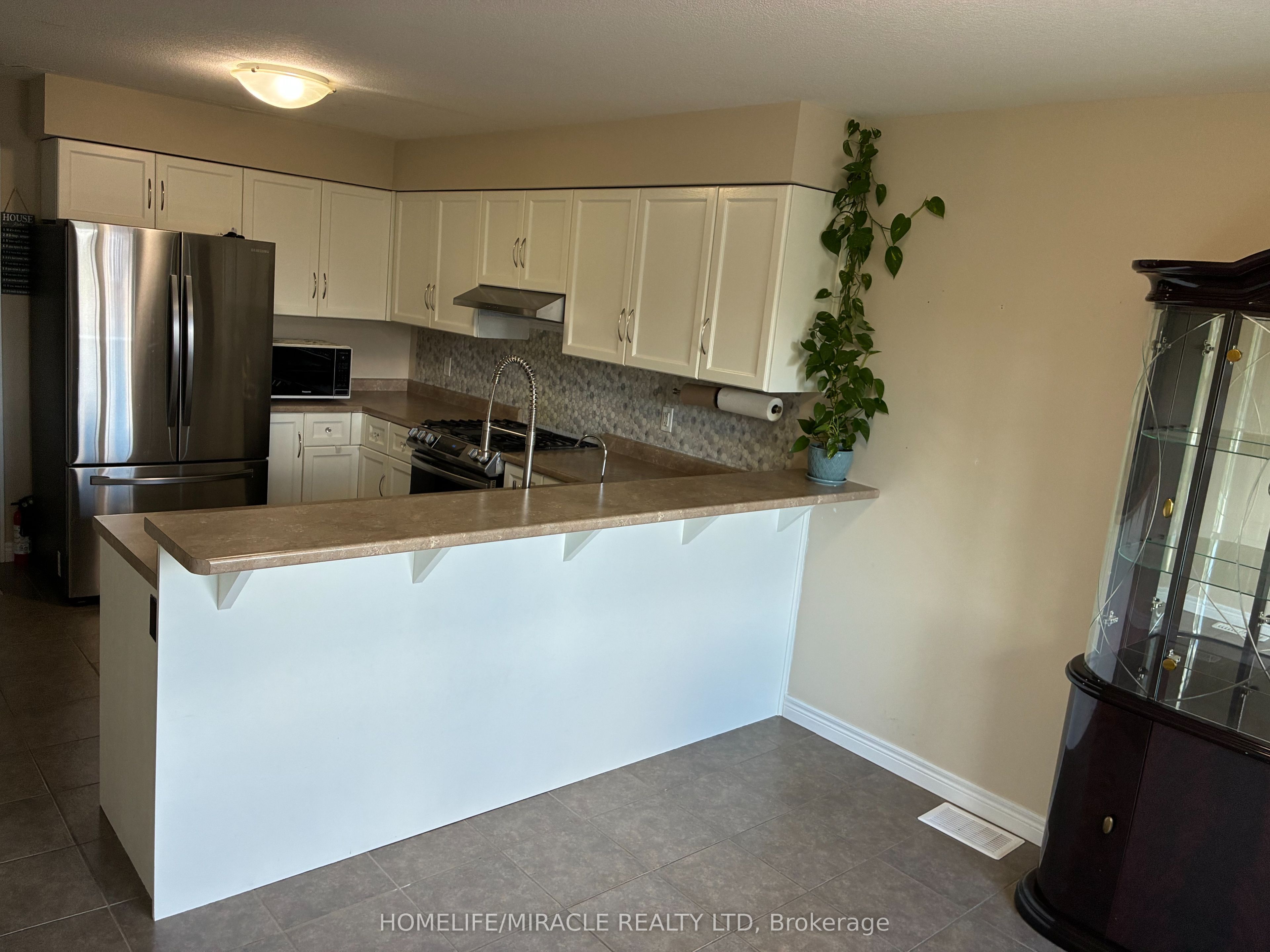 45 Oakes Crescent Property Photo 7