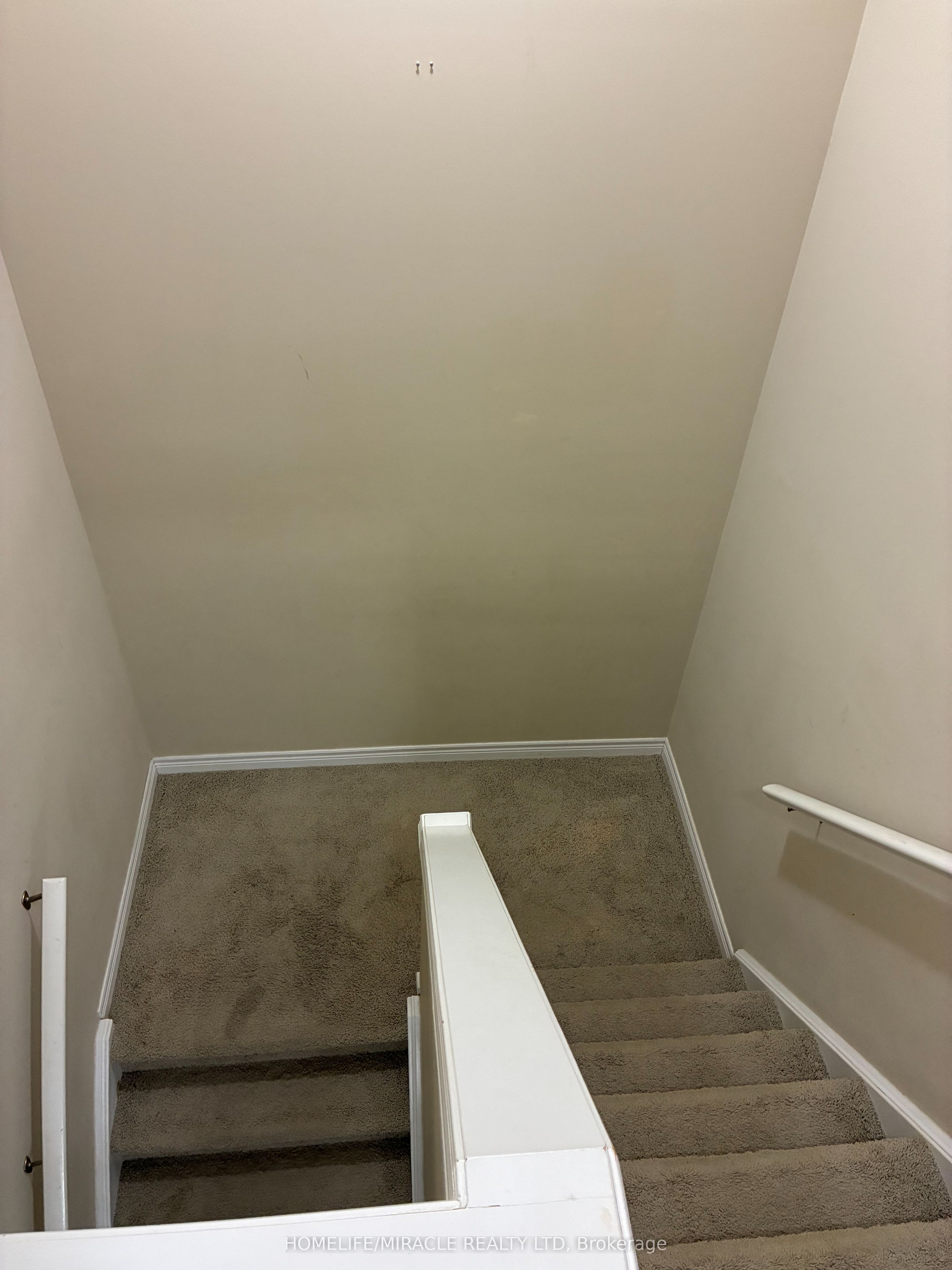 45 Oakes Crescent Property Photo 8