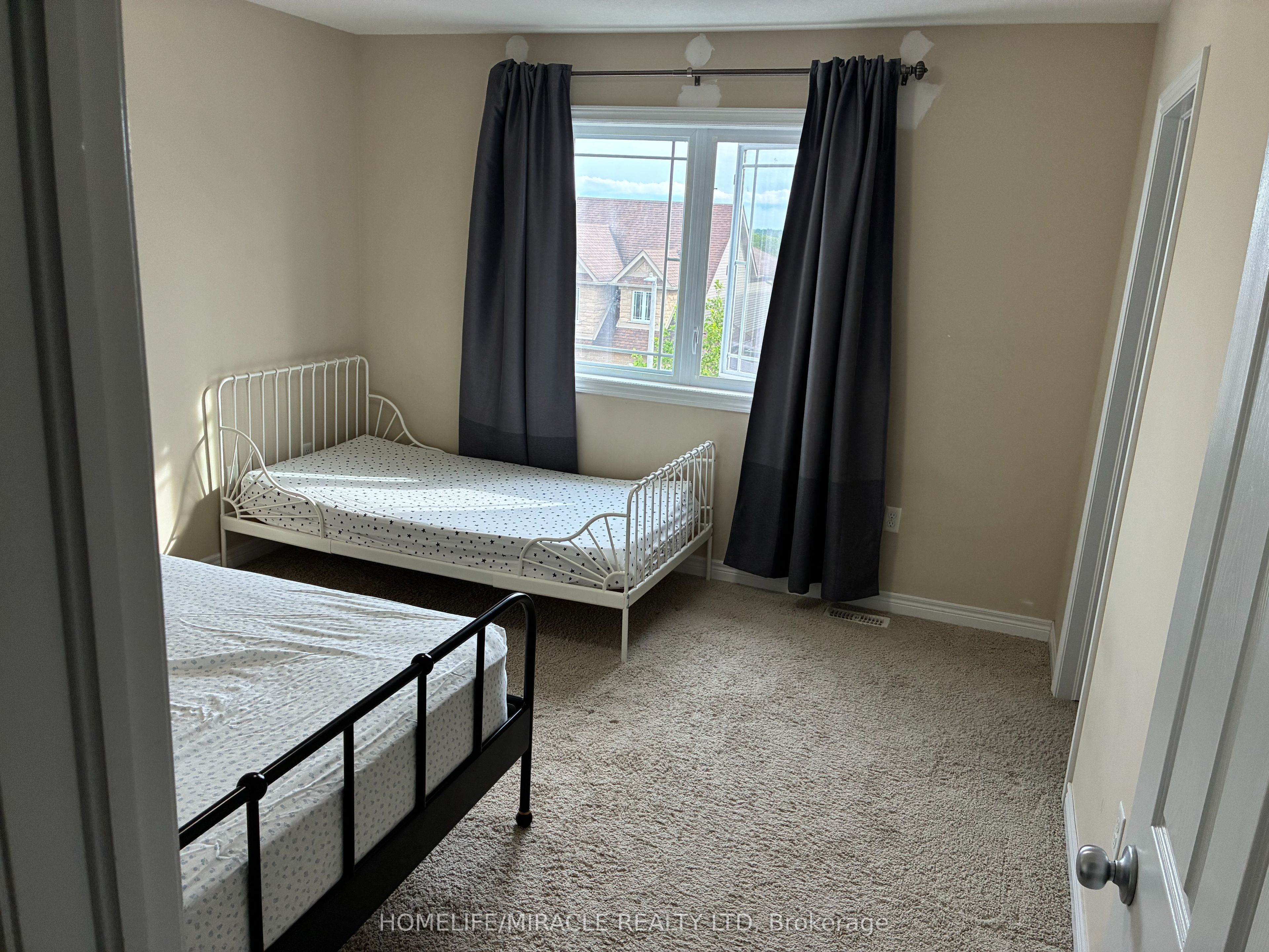 45 Oakes Crescent Property Photo 9