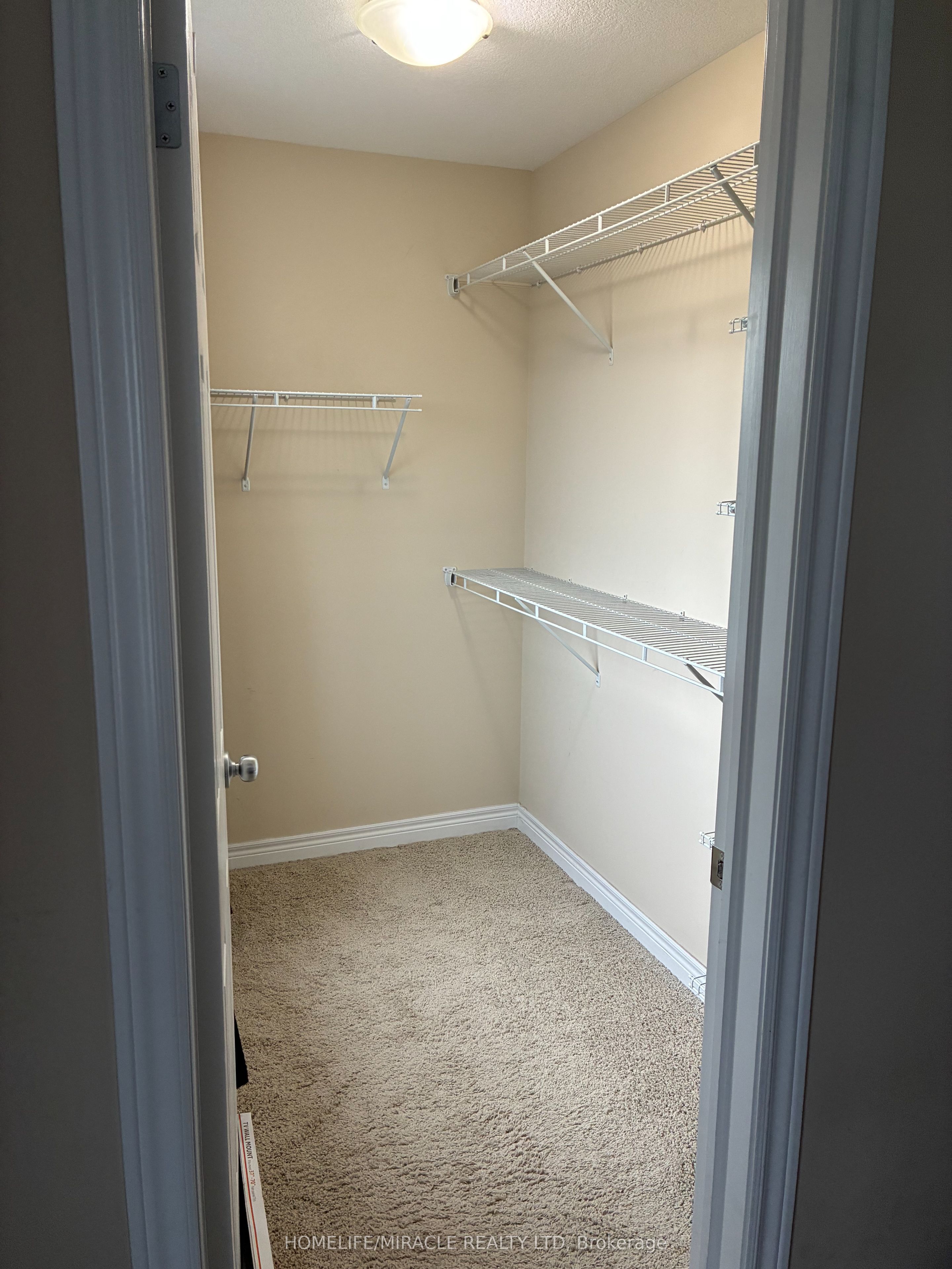 45 Oakes Crescent Property Photo 10