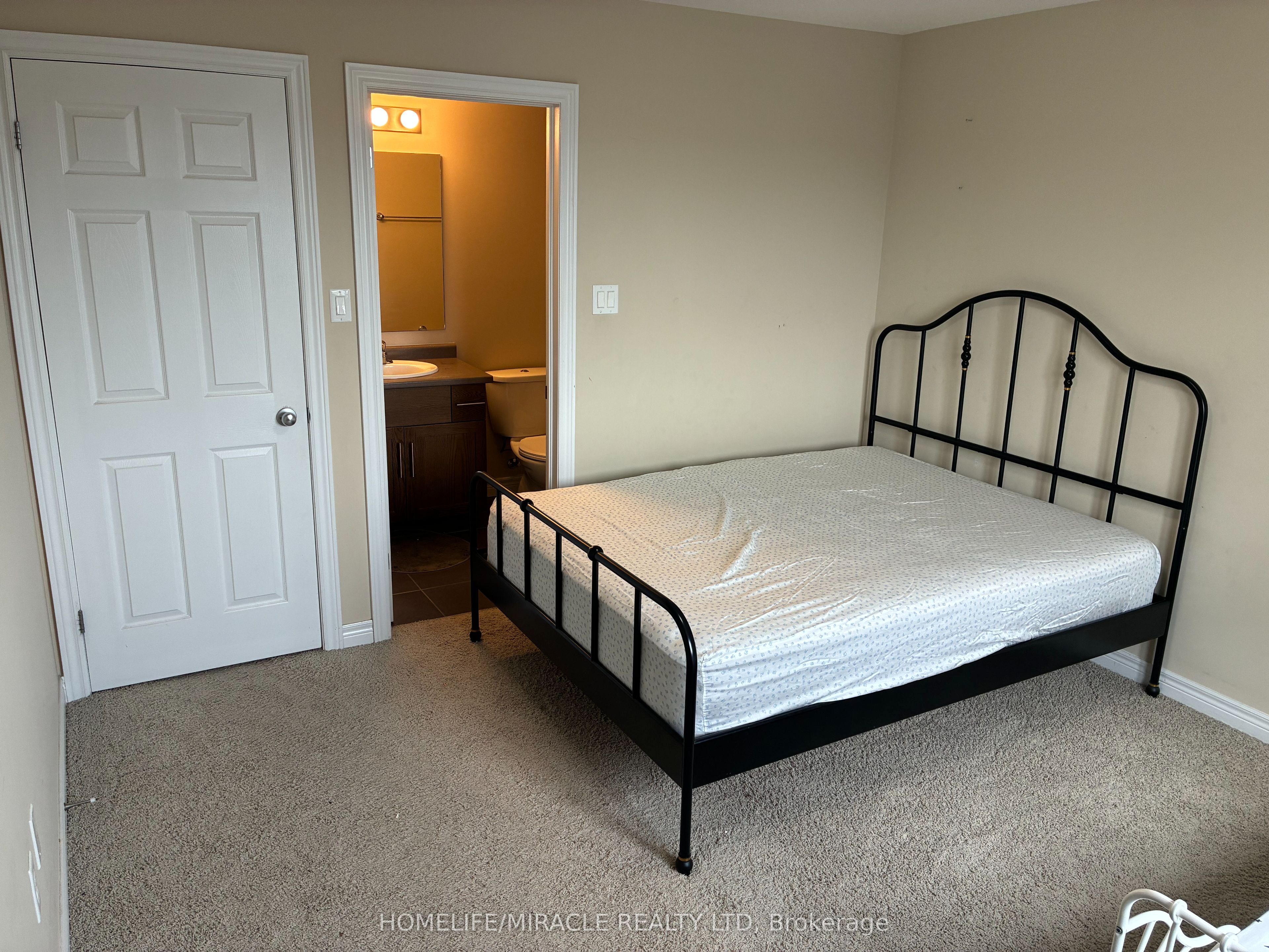 45 Oakes Crescent Property Photo 11