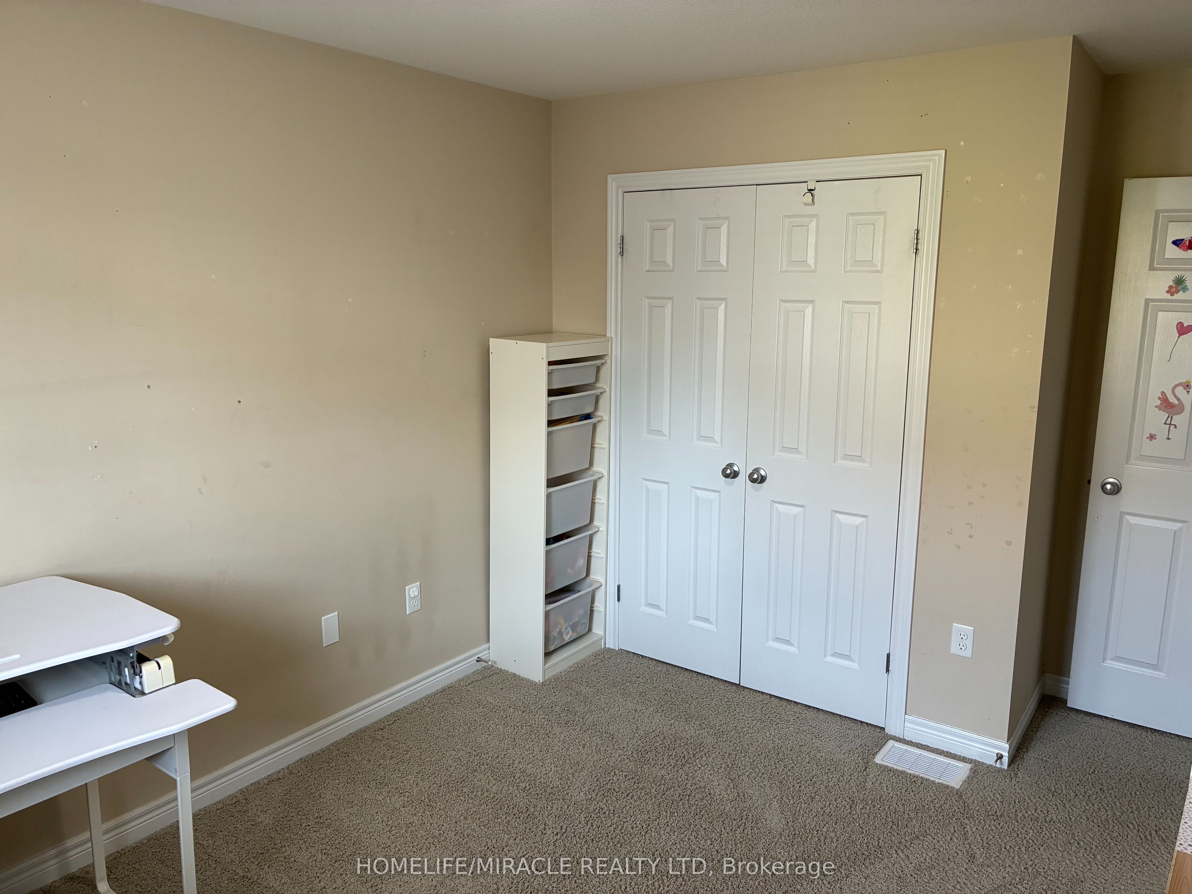 45 Oakes Crescent Property Photo 17