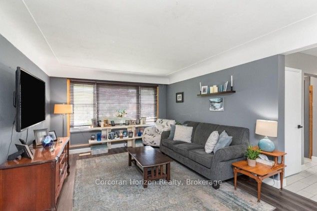 43 Wyngate Avenue E Property Photo 6