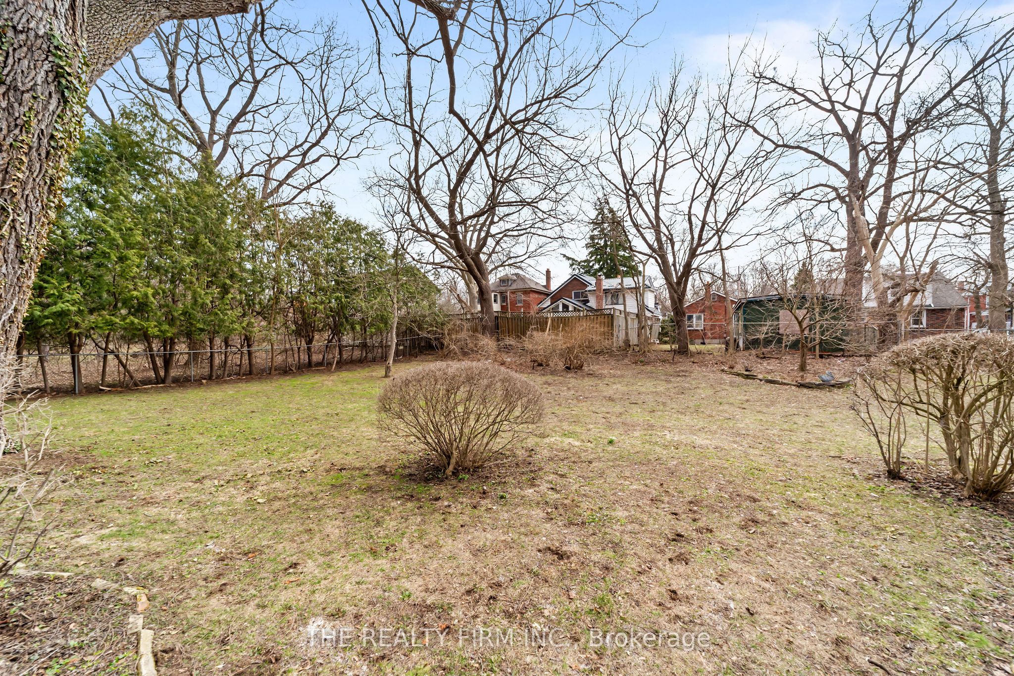 15 Mayfair Drive Property Photo 14