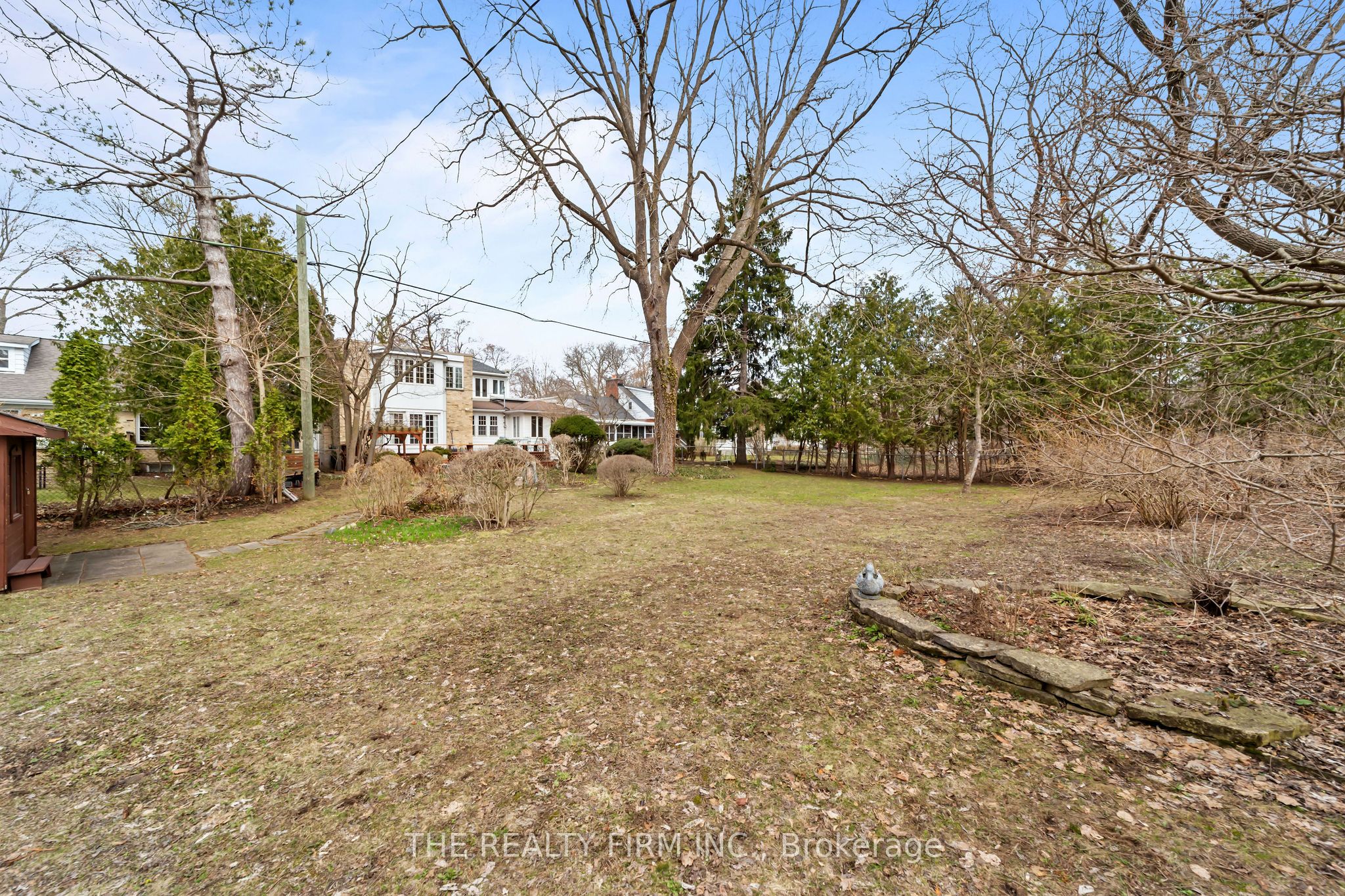 15 Mayfair Drive Property Photo 17